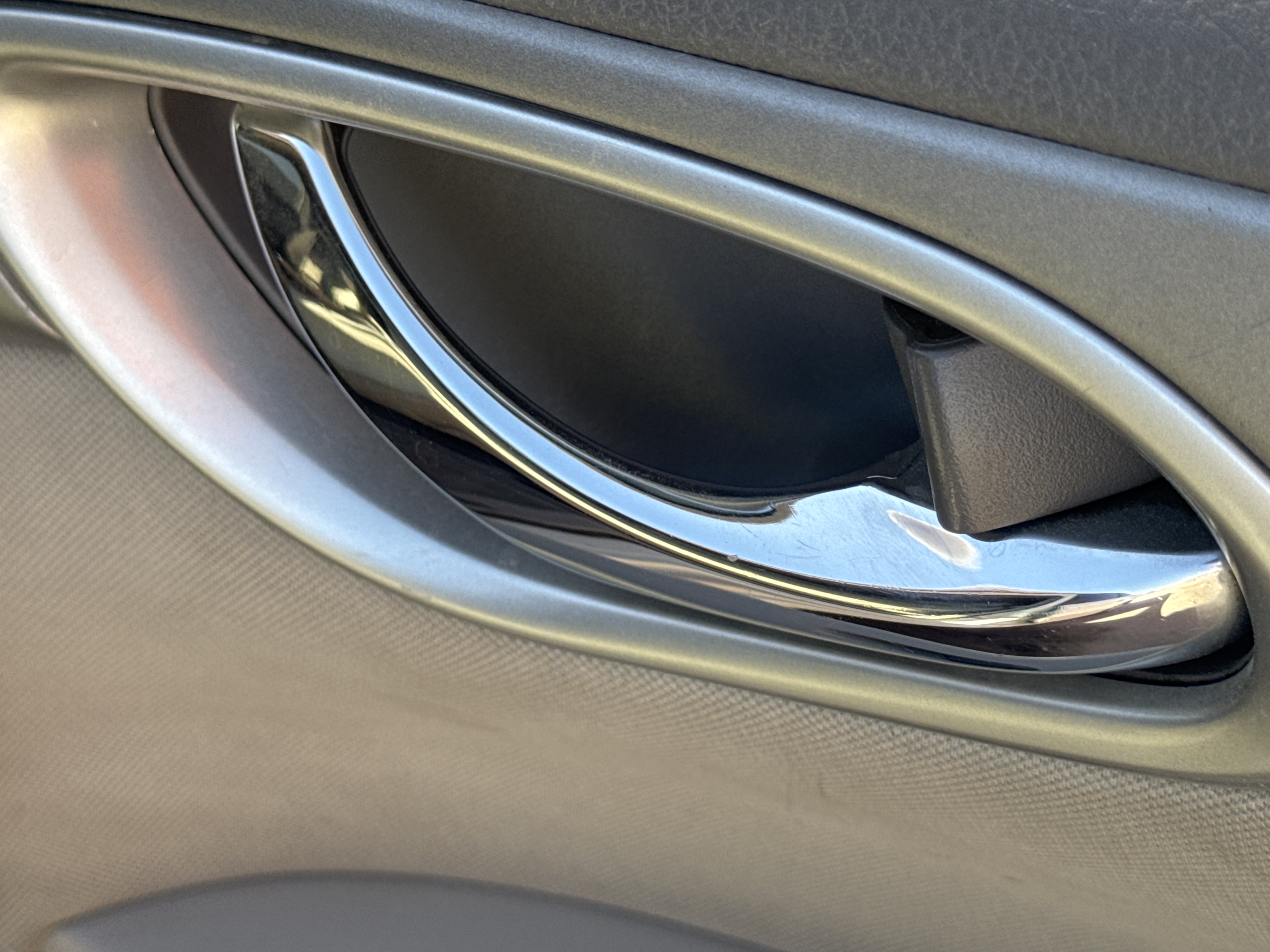 SEV-001-Nissan-Sentra-Sedans-inspection-Interior-Door-handles-1