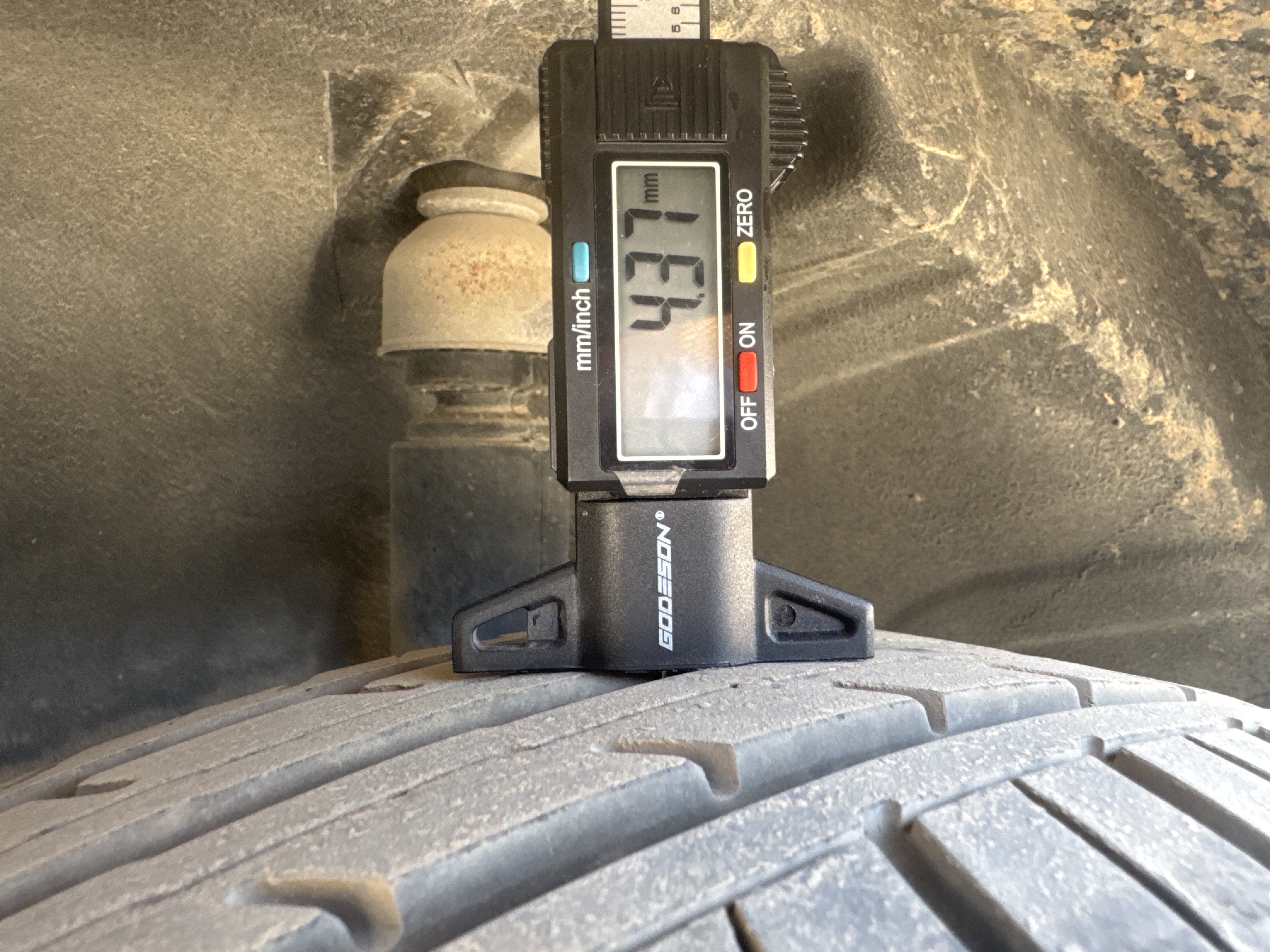 SEV-001-Nissan-Sentra-Sedans-inspection-Chassis-Left-rear-tire---tread-depth-1