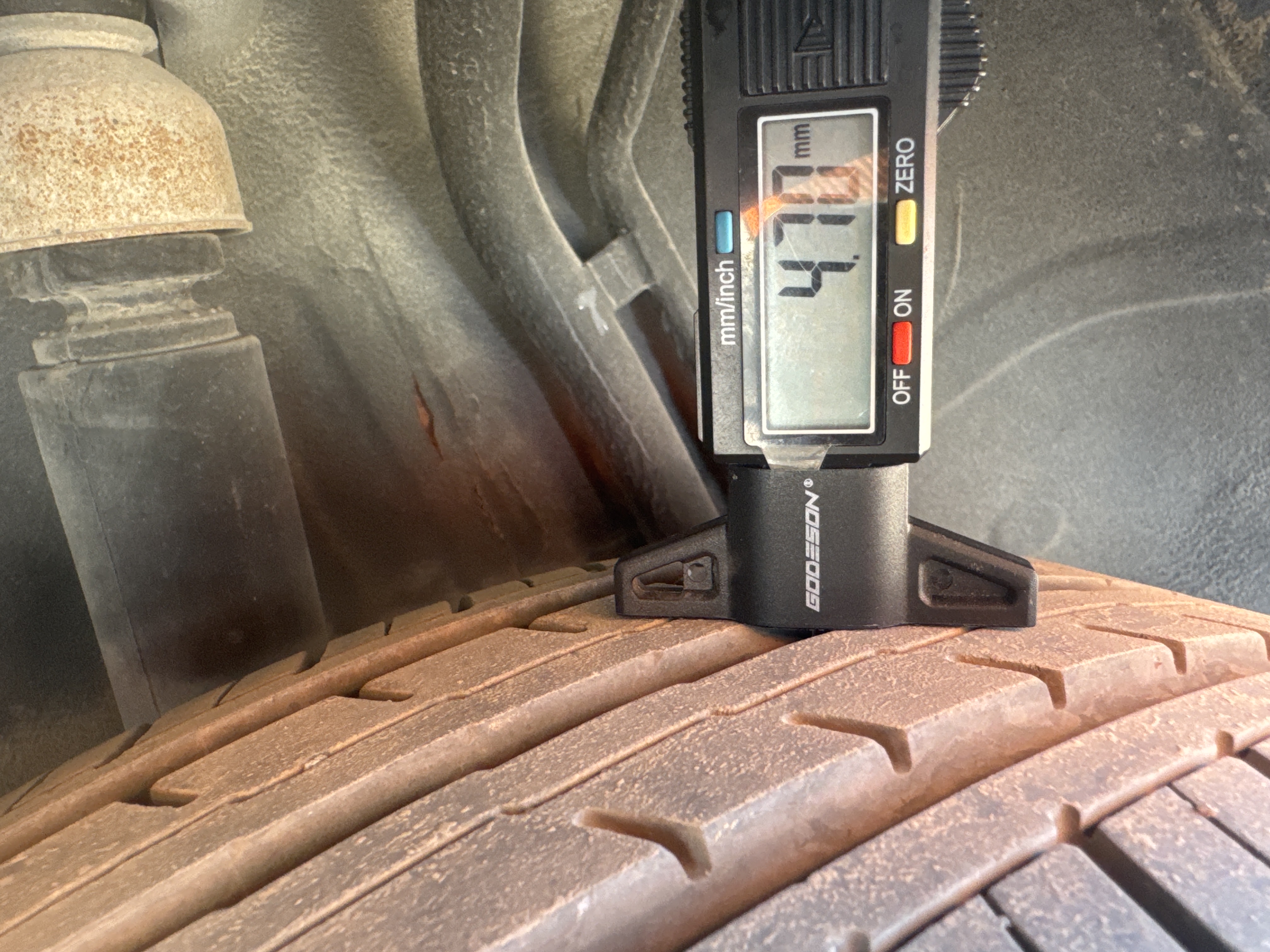 SEV-001-Nissan-Sentra-Sedans-inspection-Chassis-Right-rear-tire---tread-depth-1