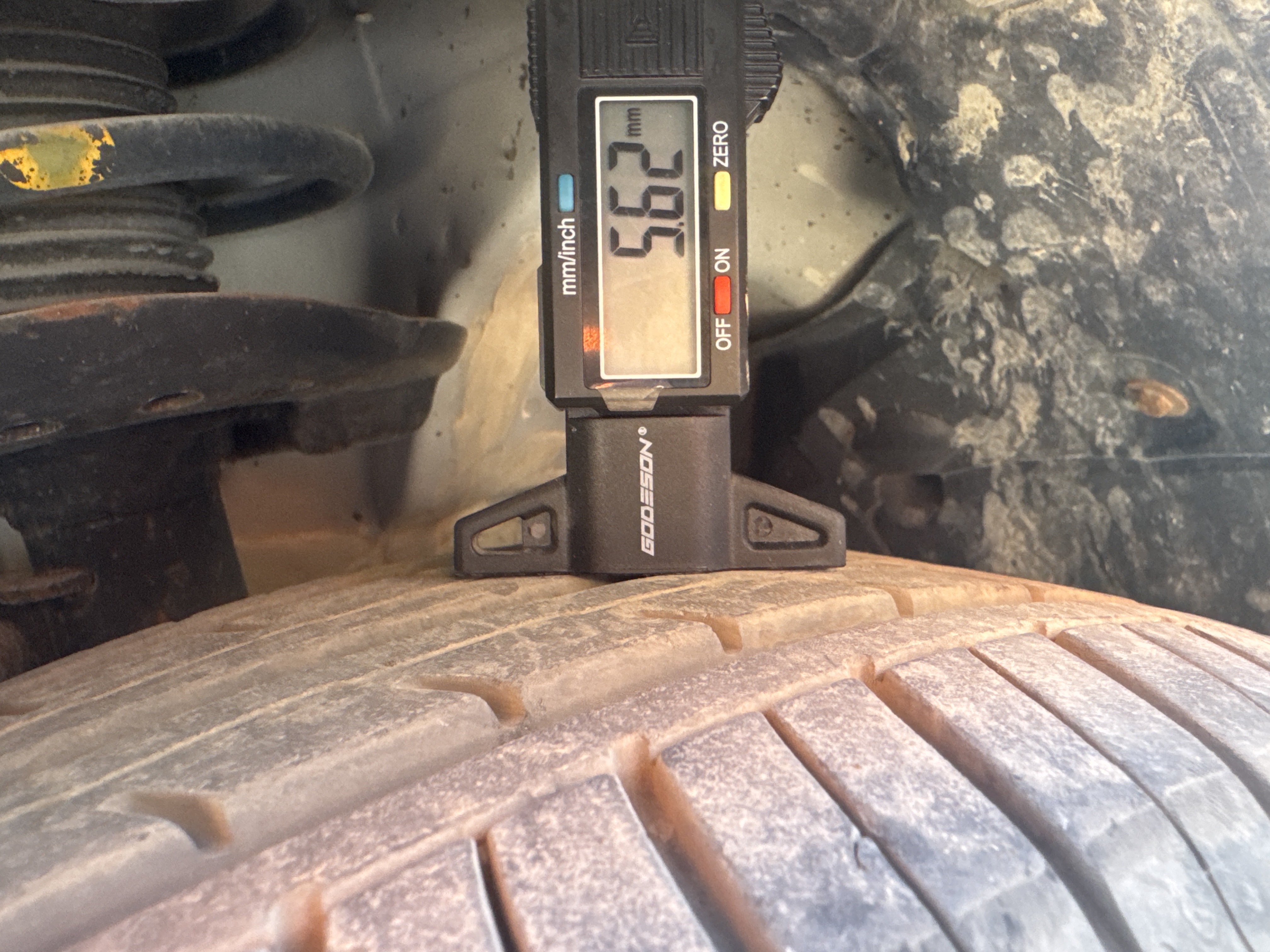 SEV-001-Nissan-Sentra-Sedans-inspection-Chassis-Right-front-tire---tread-depth-1