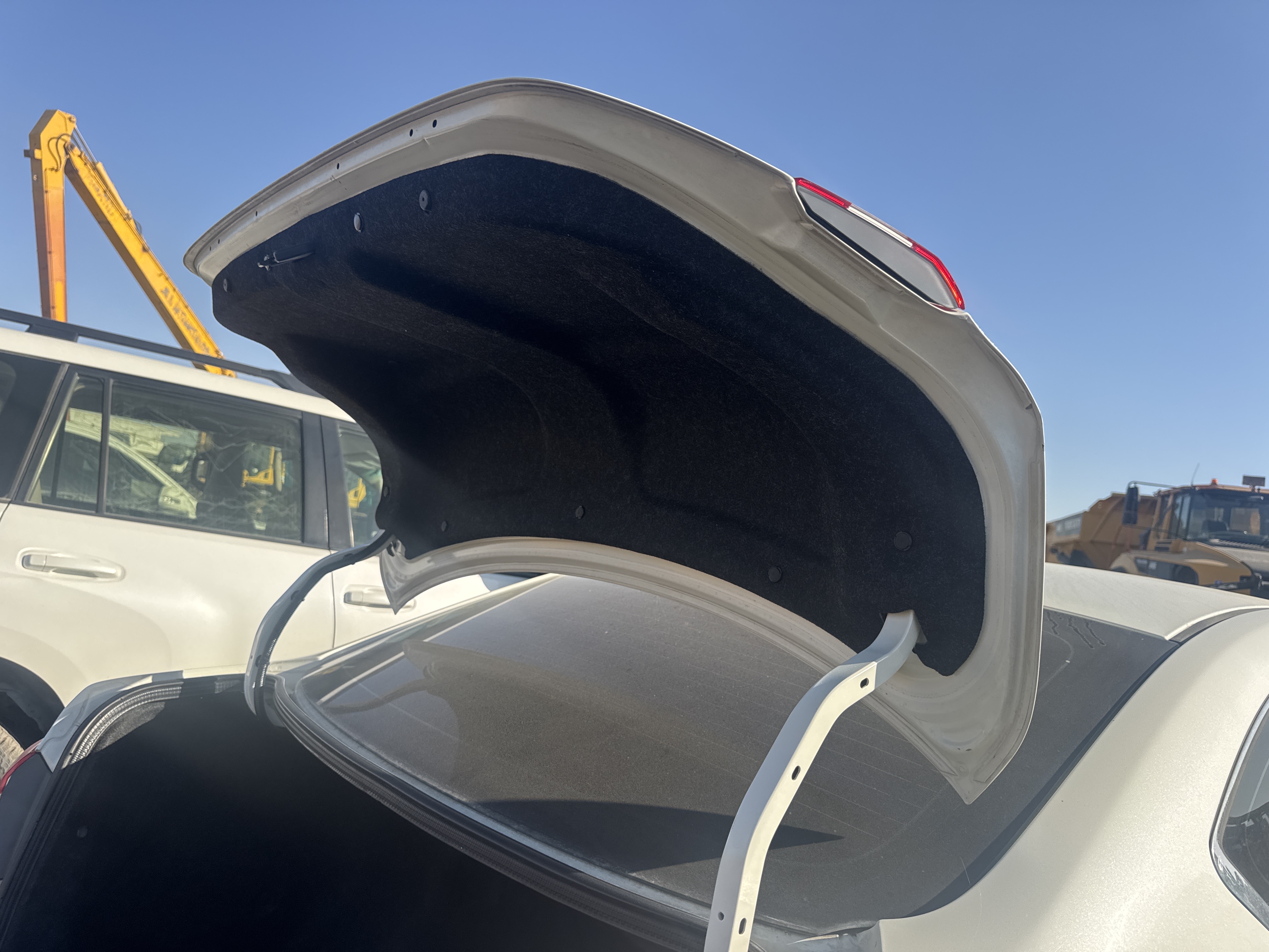 SEV-002-Nissan-Sentra-Sedans-inspection-Exterior-Boot-door-1