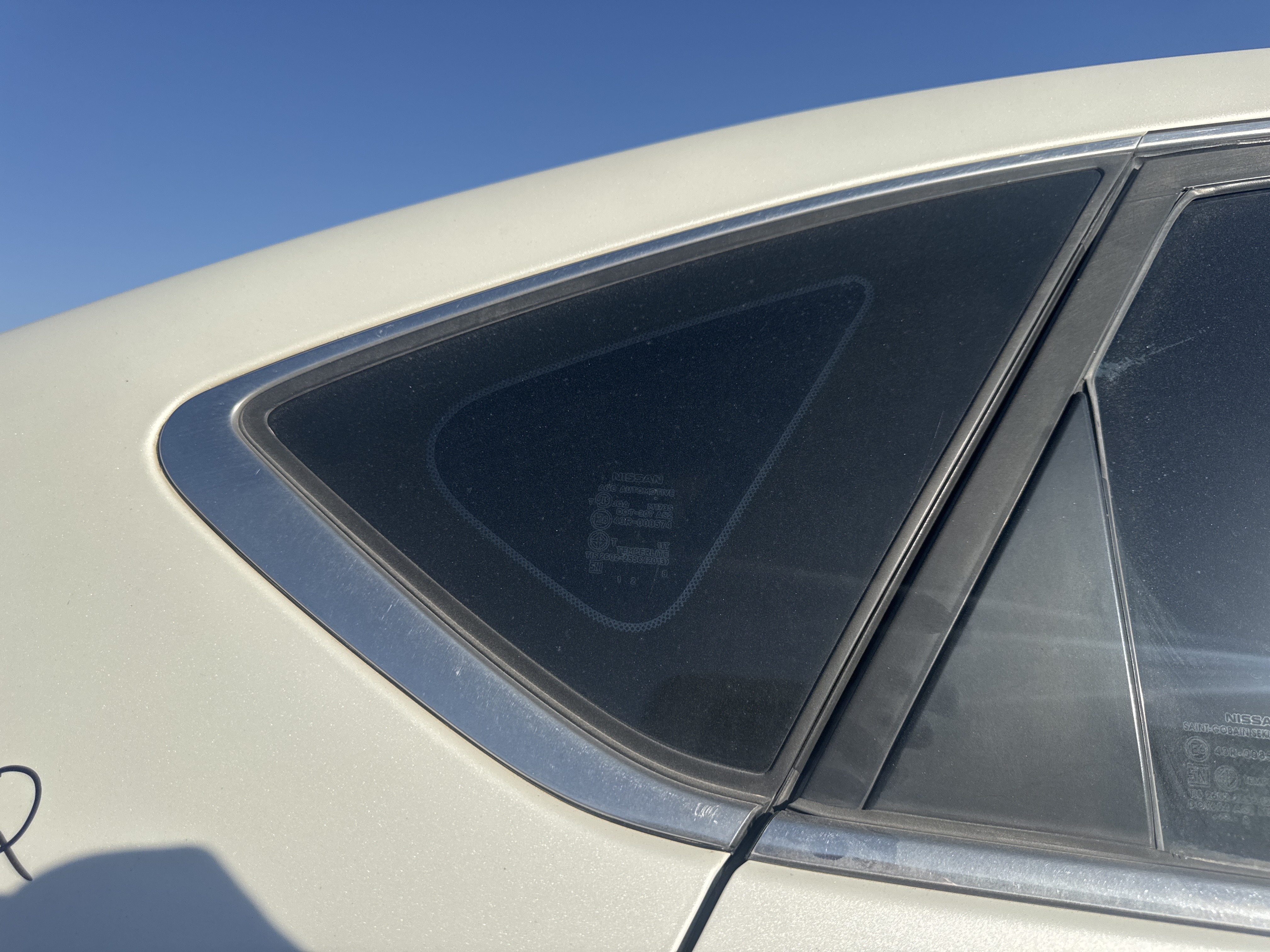 SEV-002-Nissan-Sentra-Sedans-inspection-Exterior-Right-quarter-glass-1