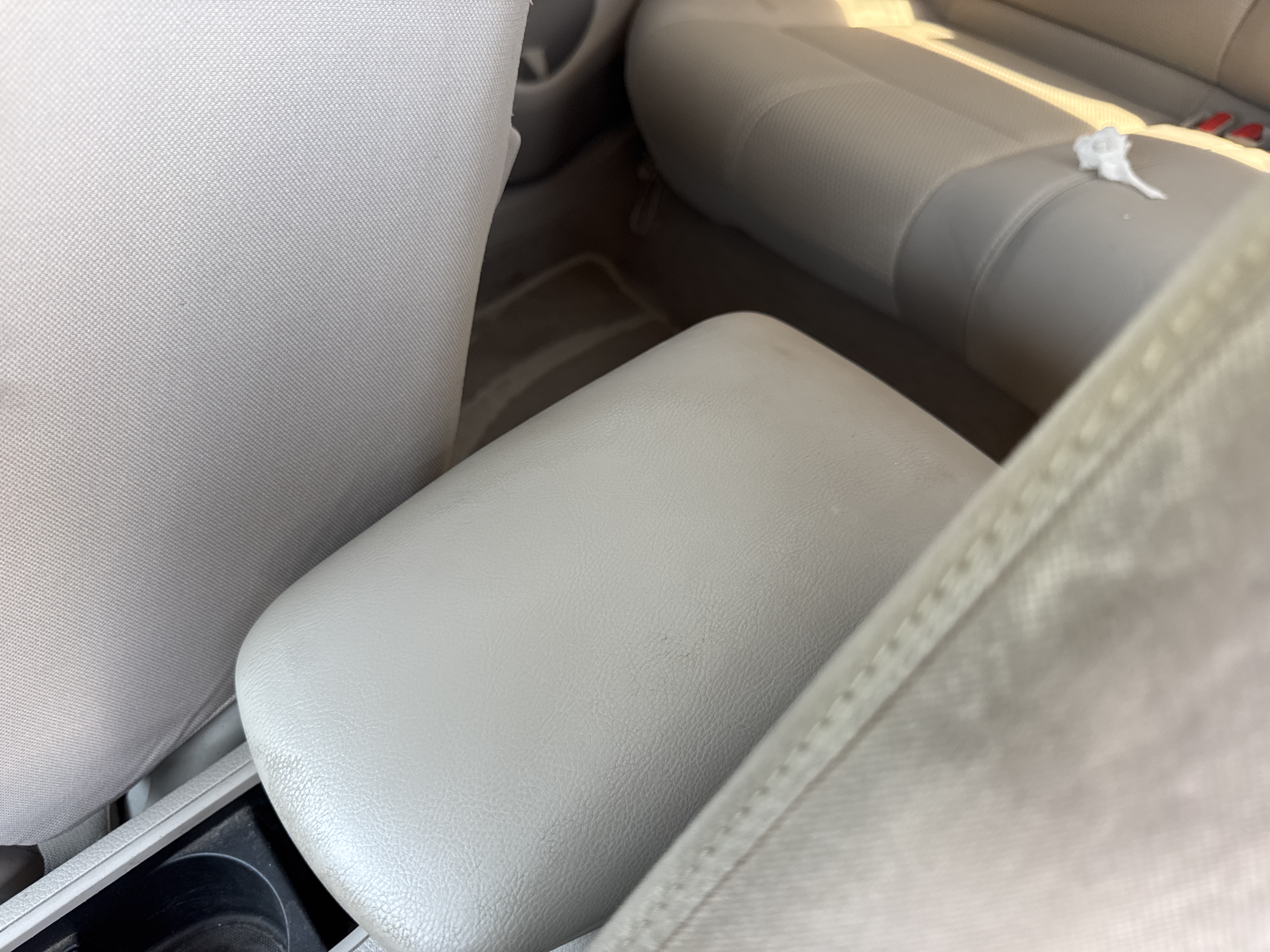 SEV-002-Nissan-Sentra-Sedans-inspection-Interior-Armrest-1