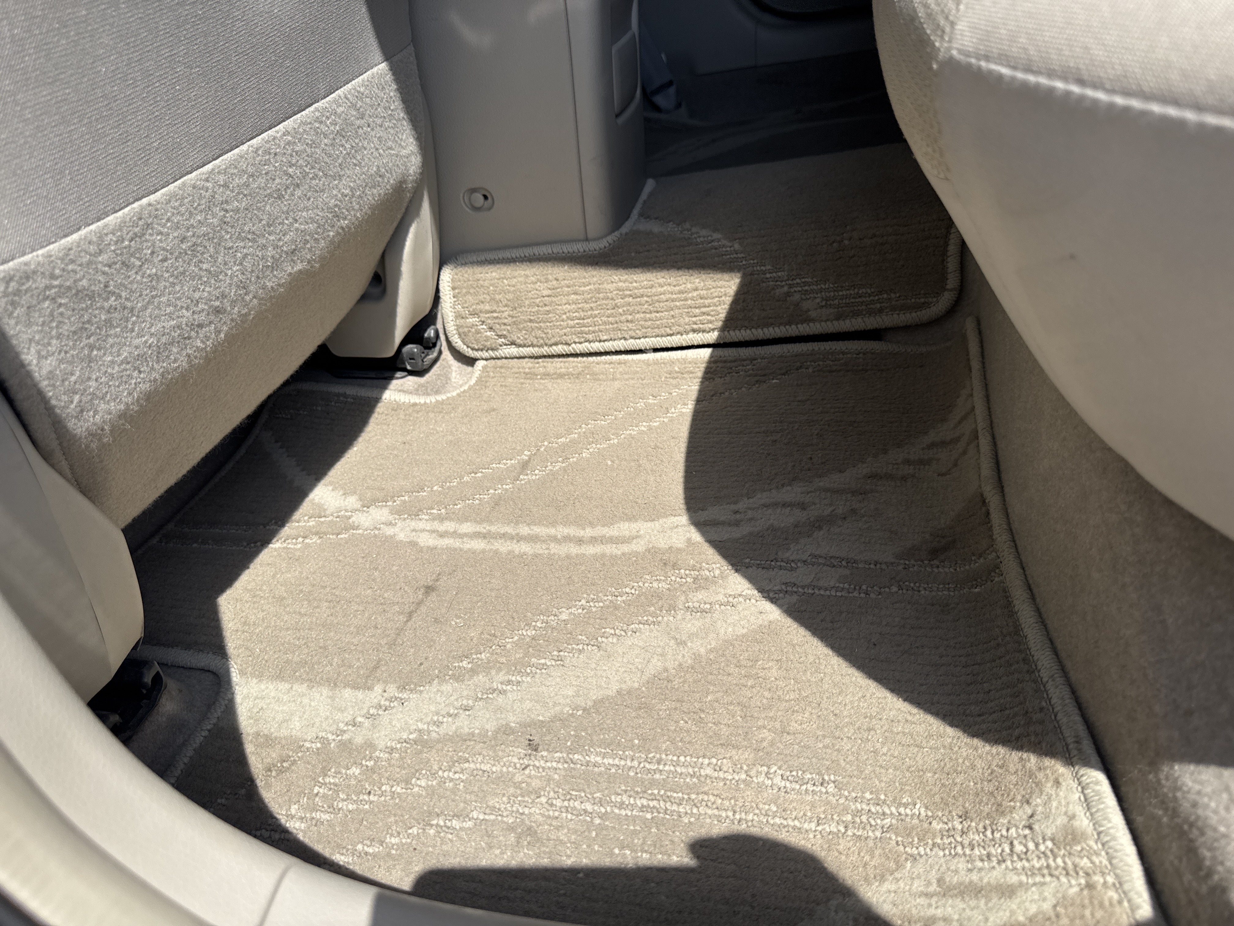 SEV-002-Nissan-Sentra-Sedans-inspection-Interior-Floor-mats-1