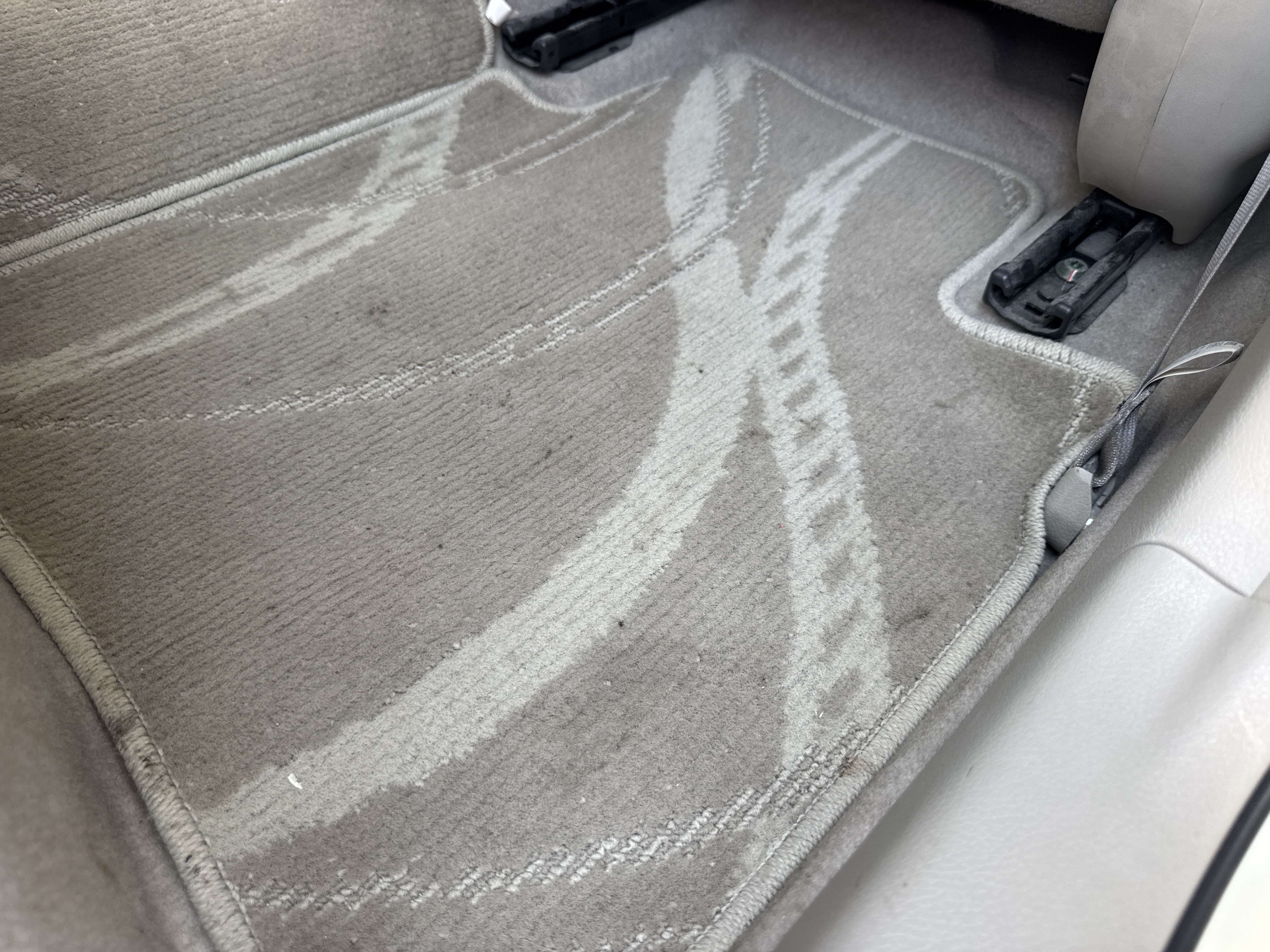 SEV-002-Nissan-Sentra-Sedans-inspection-Interior-Floor-mats-1