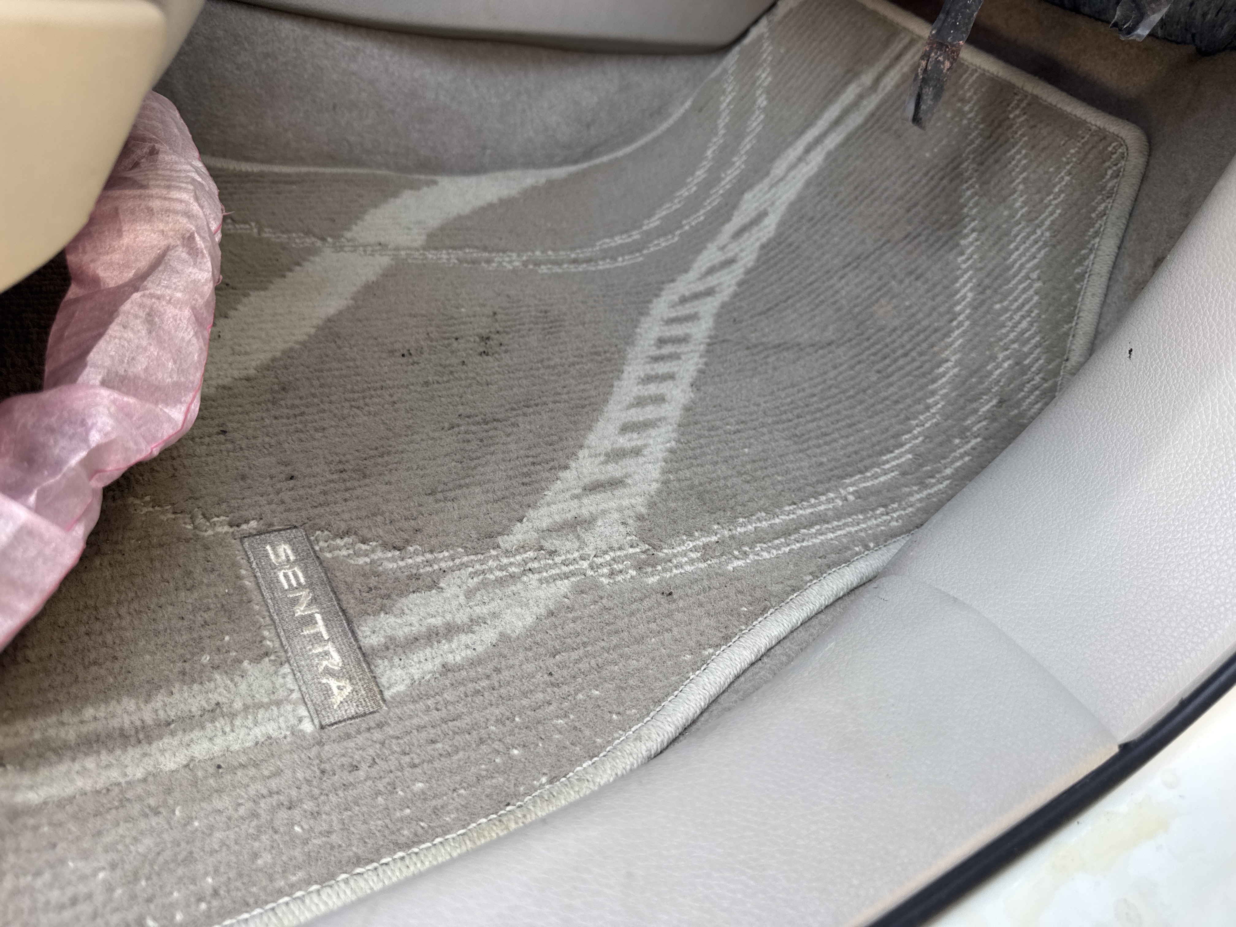 SEV-002-Nissan-Sentra-Sedans-inspection-Interior-Floor-mats-1