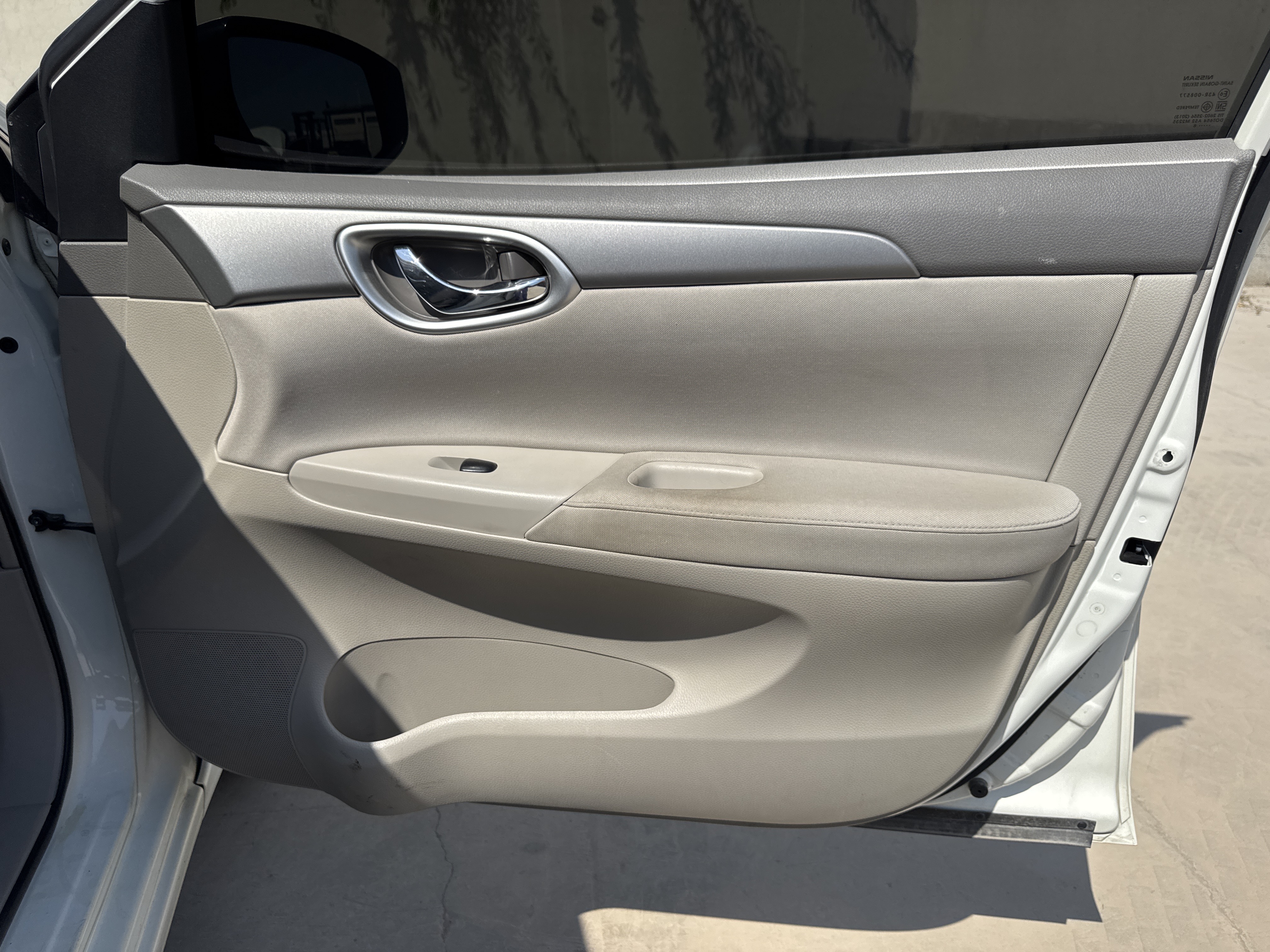 SEV-002-Nissan-Sentra-Sedans-inspection-Interior-Door-trims-1