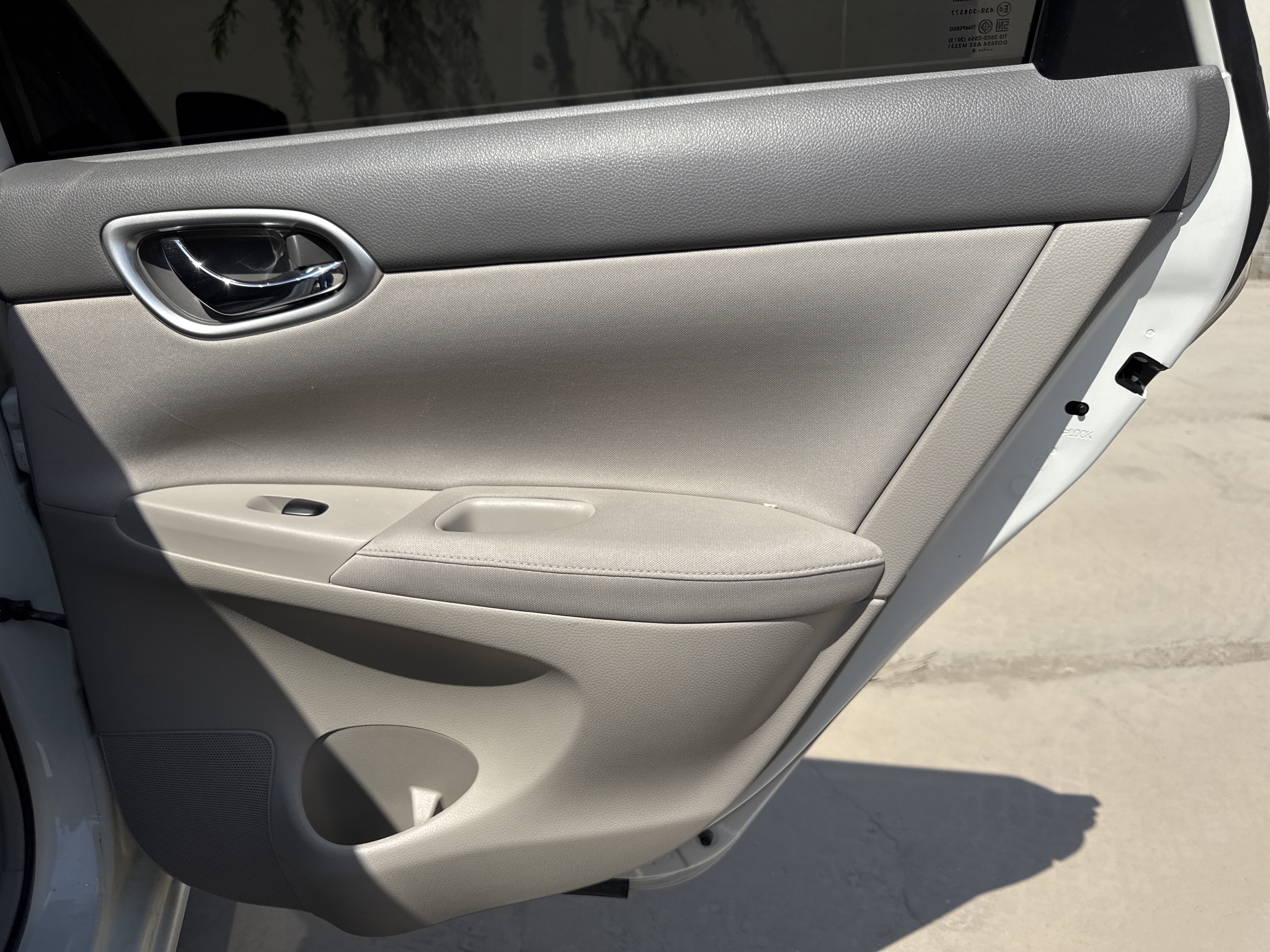 SEV-002-Nissan-Sentra-Sedans-inspection-Interior-Door-trims-1