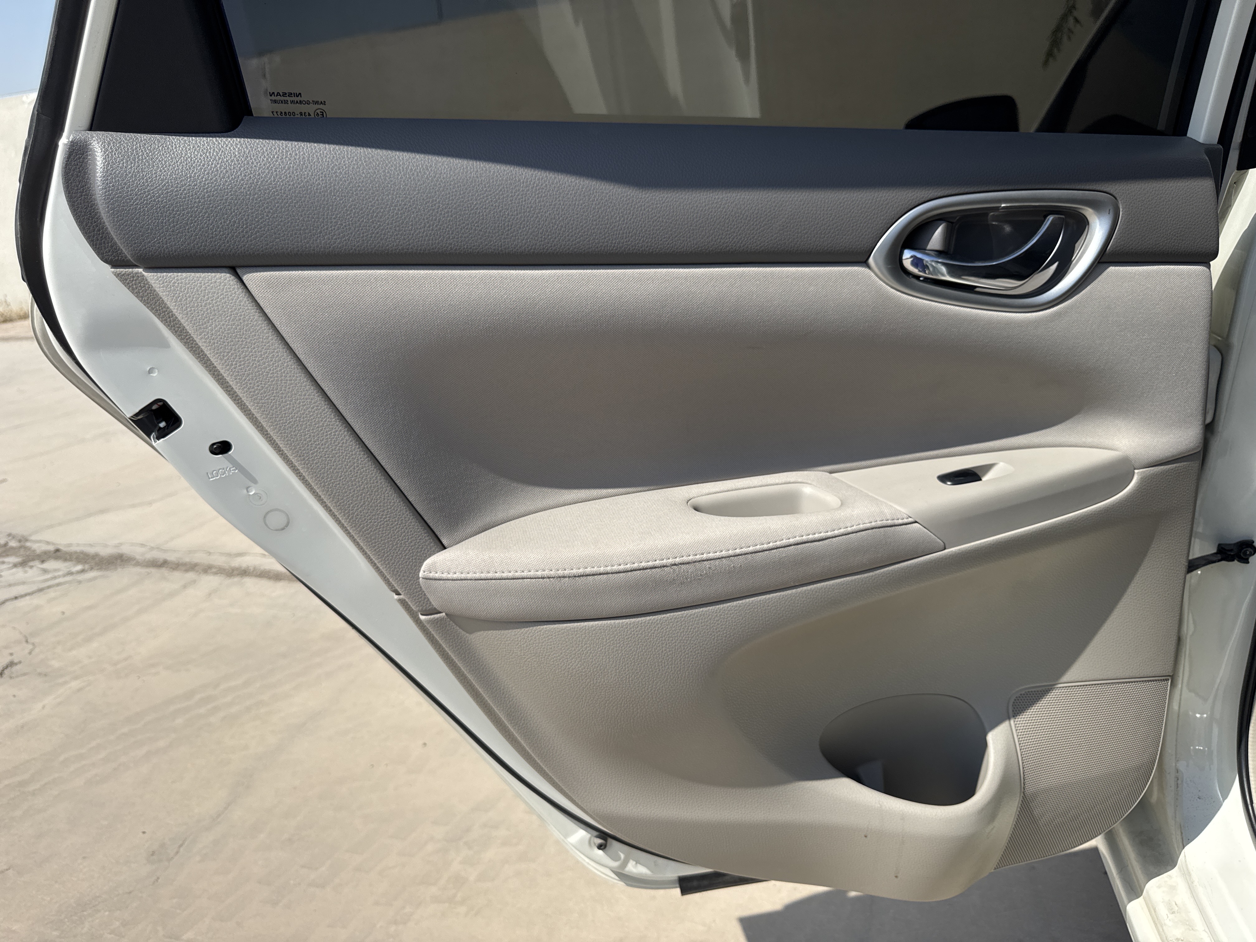 SEV-002-Nissan-Sentra-Sedans-inspection-Interior-Door-trims-1