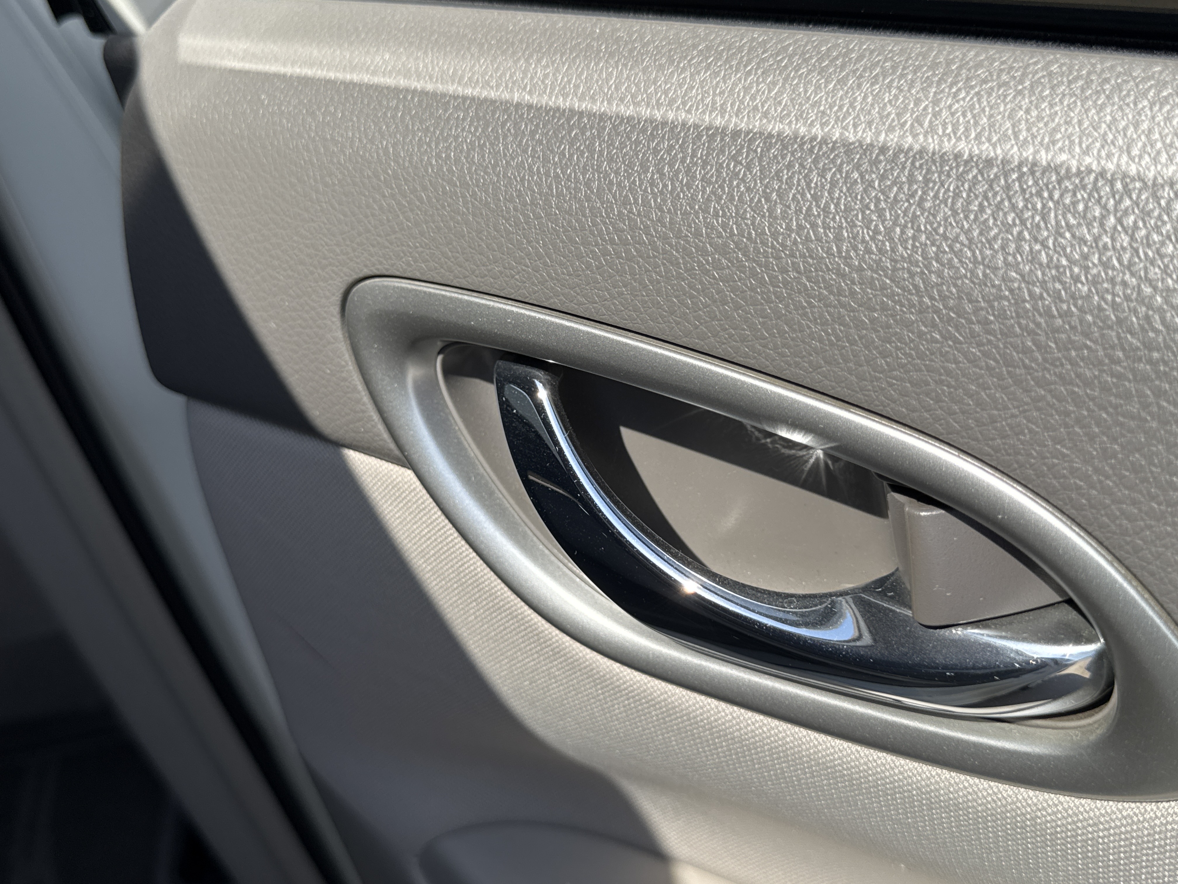 SEV-002-Nissan-Sentra-Sedans-inspection-Interior-Door-handles-1