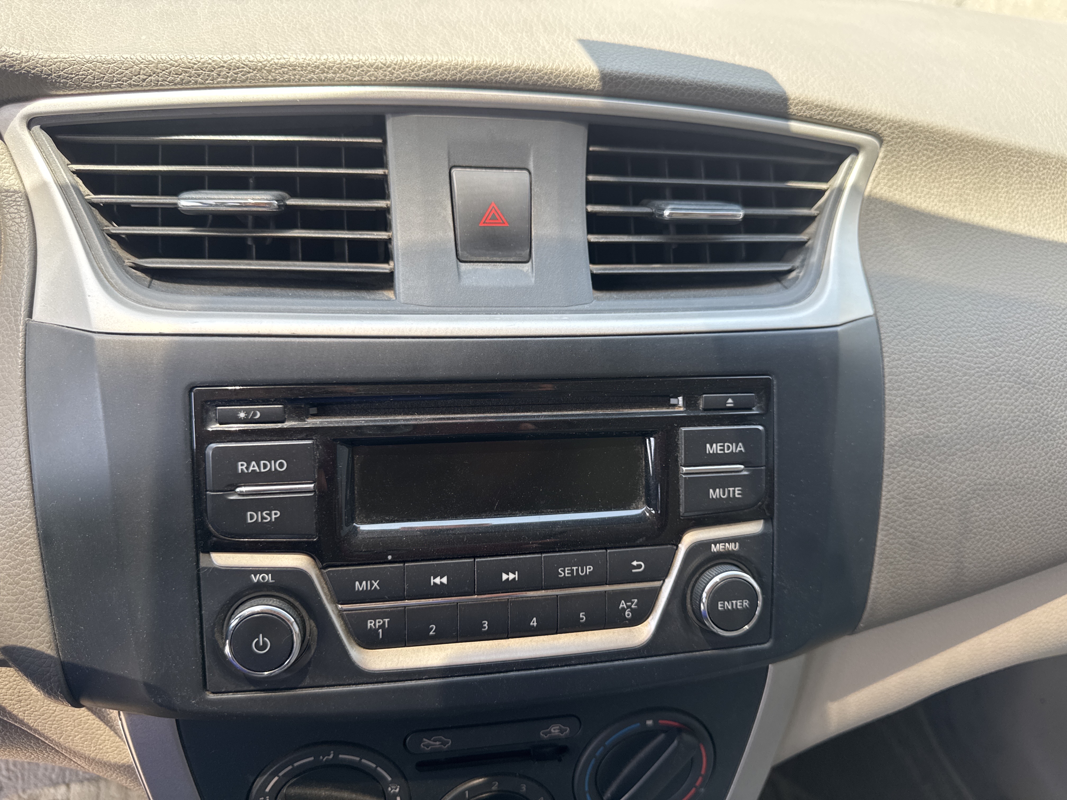 SEV-002-Nissan-Sentra-Sedans-inspection-Electronics-Radio-/-Music-system-1