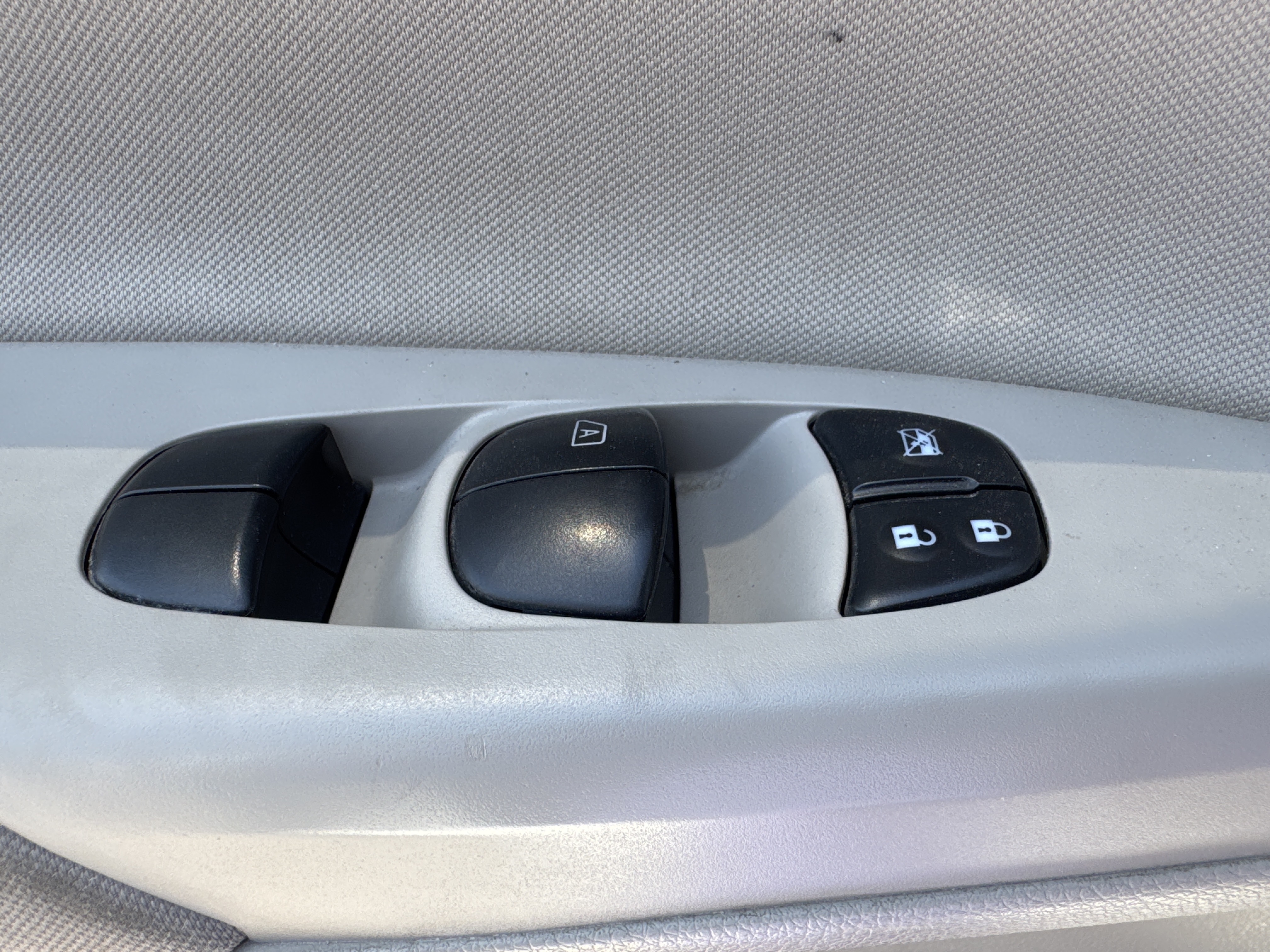 SEV-002-Nissan-Sentra-Sedans-inspection-Electronics-Power-/-Manual-windows-1