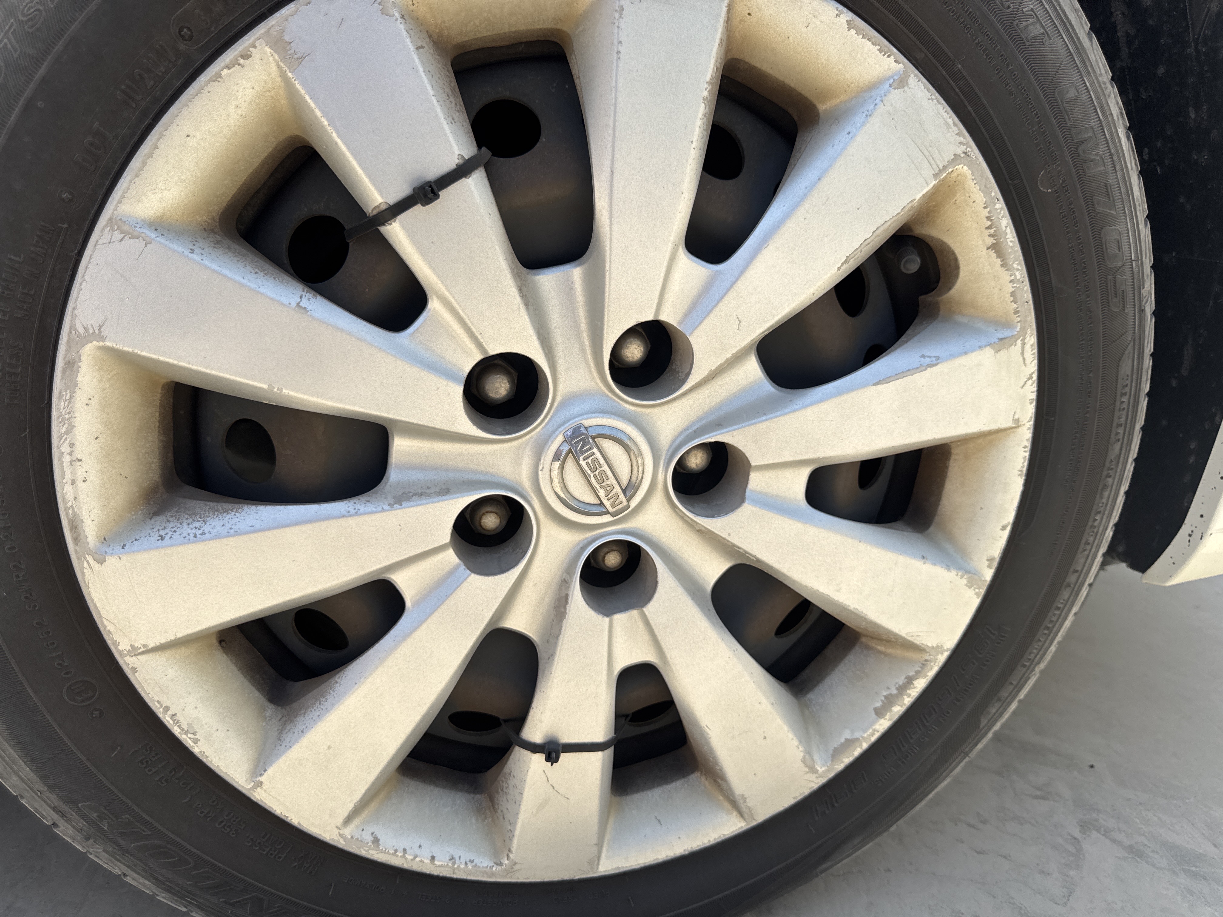 SEV-002-Nissan-Sentra-Sedans-inspection-Chassis-Front-right-alloy-/-Rim-1