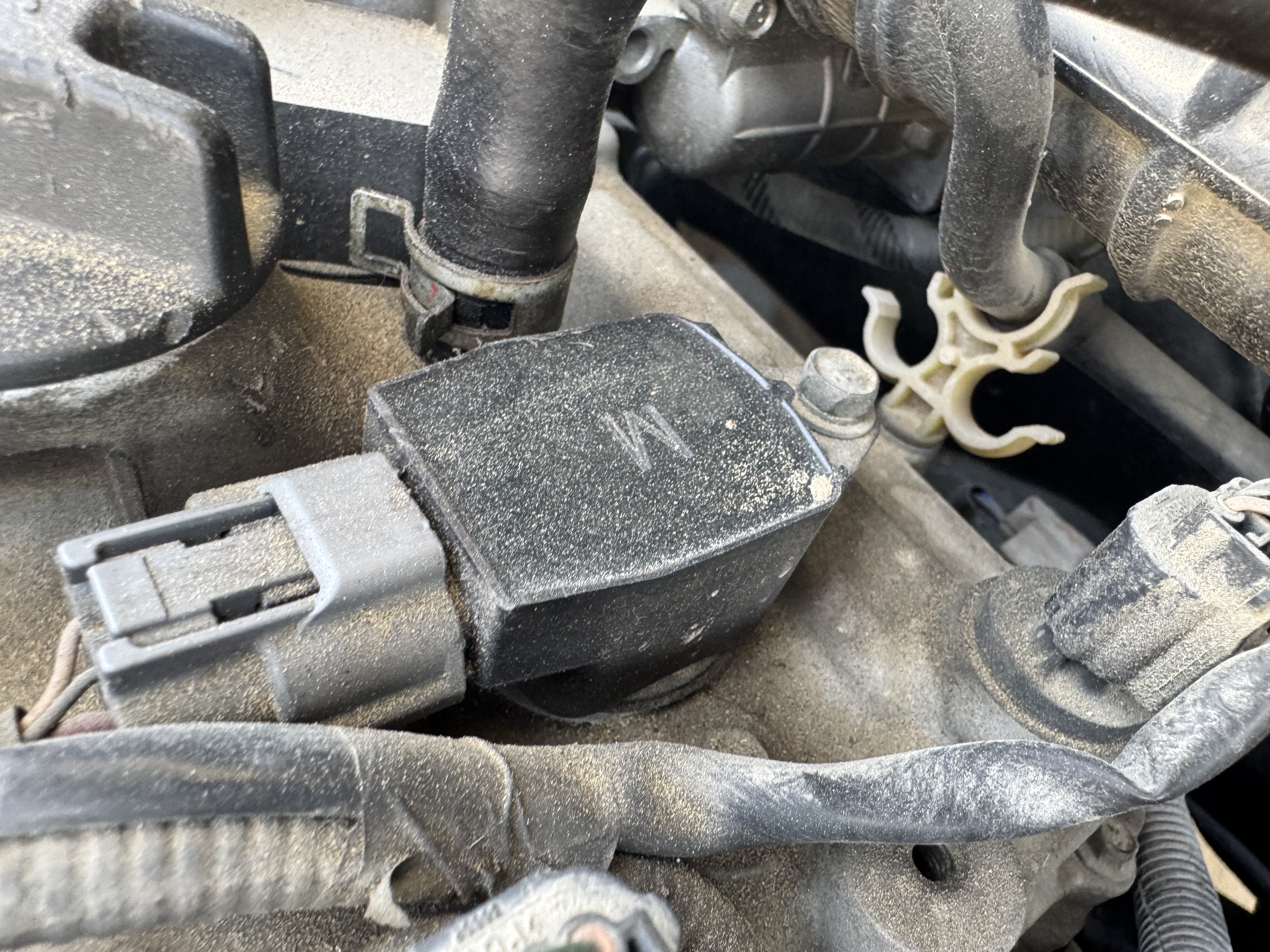 SEV-002-Nissan-Sentra-Sedans-inspection-Engine-Engine-oil-leaks-1