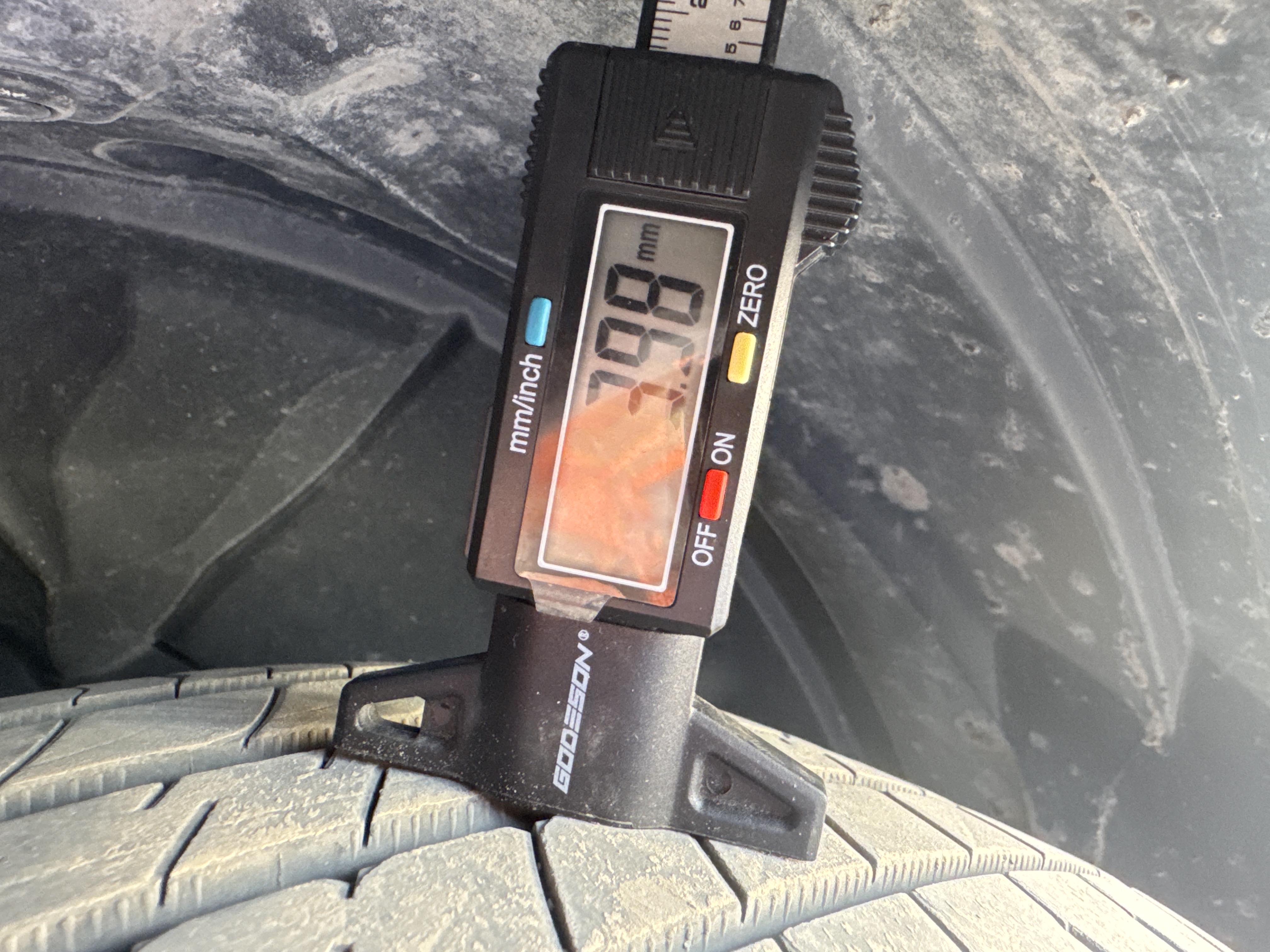 SEV-002-Nissan-Sentra-Sedans-inspection-Chassis-Left-front-tire---tread-depth-1