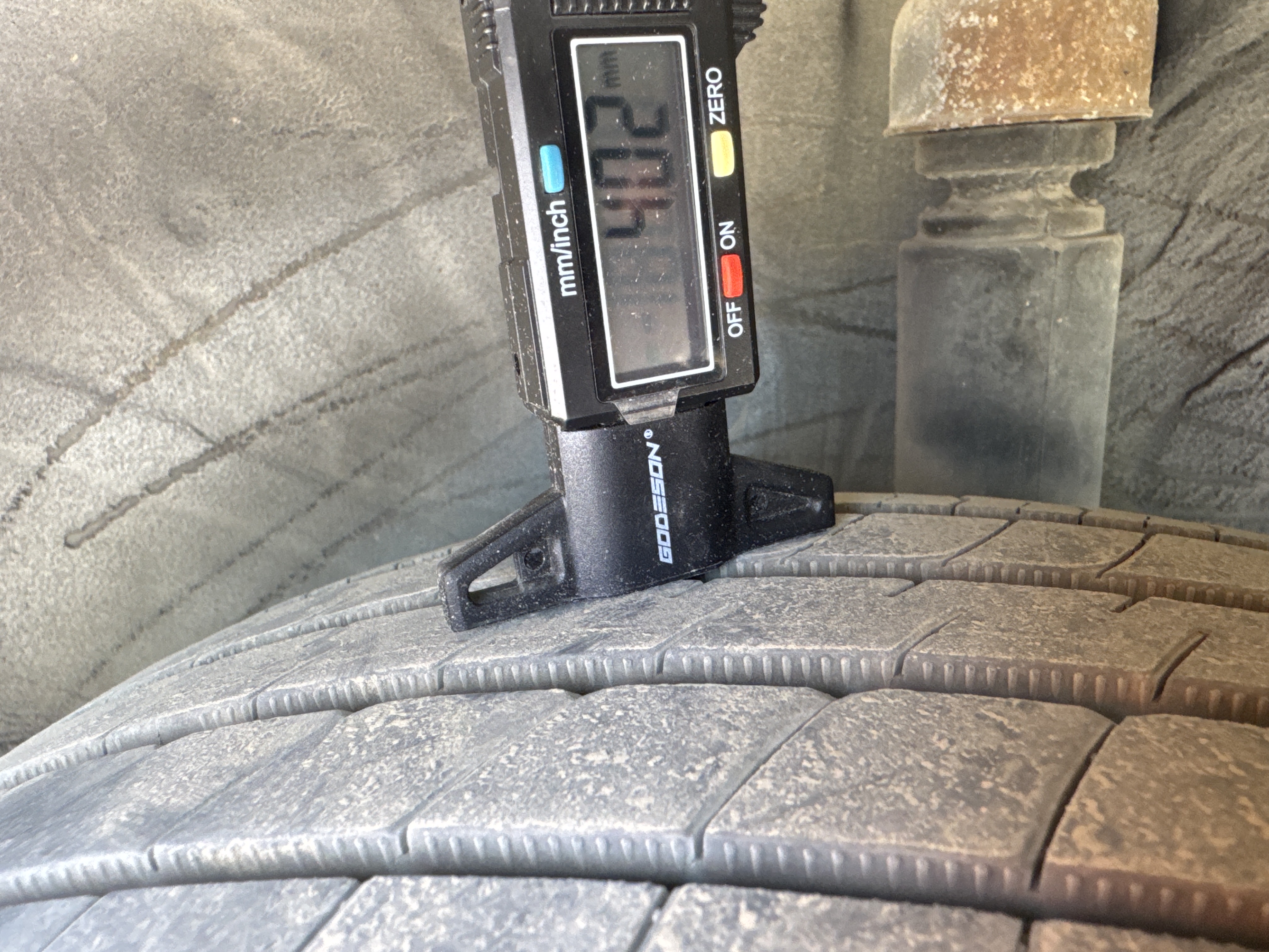 SEV-002-Nissan-Sentra-Sedans-inspection-Chassis-Left-rear-tire---tread-depth-1