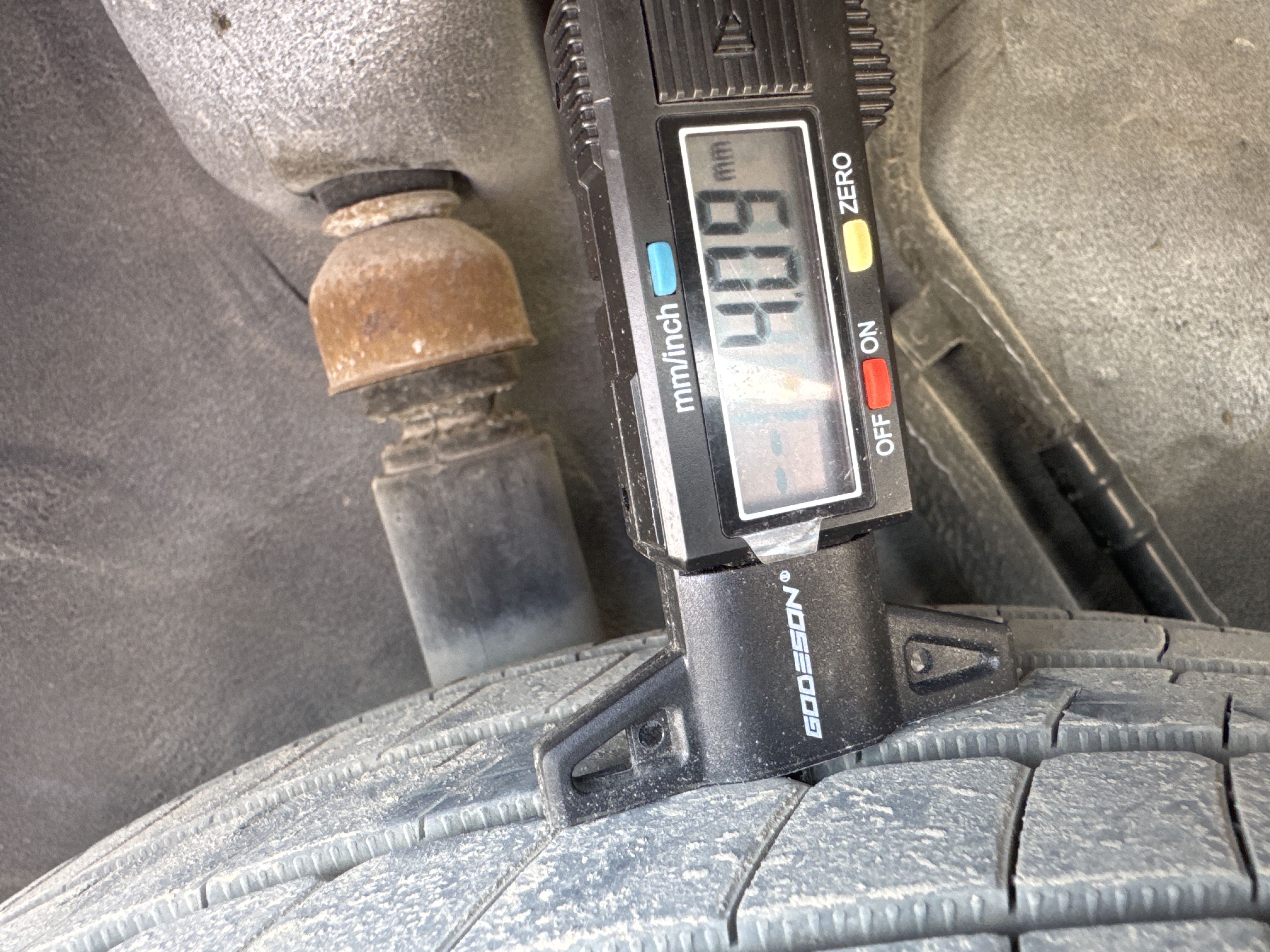 SEV-002-Nissan-Sentra-Sedans-inspection-Chassis-Right-rear-tire---tread-depth-1