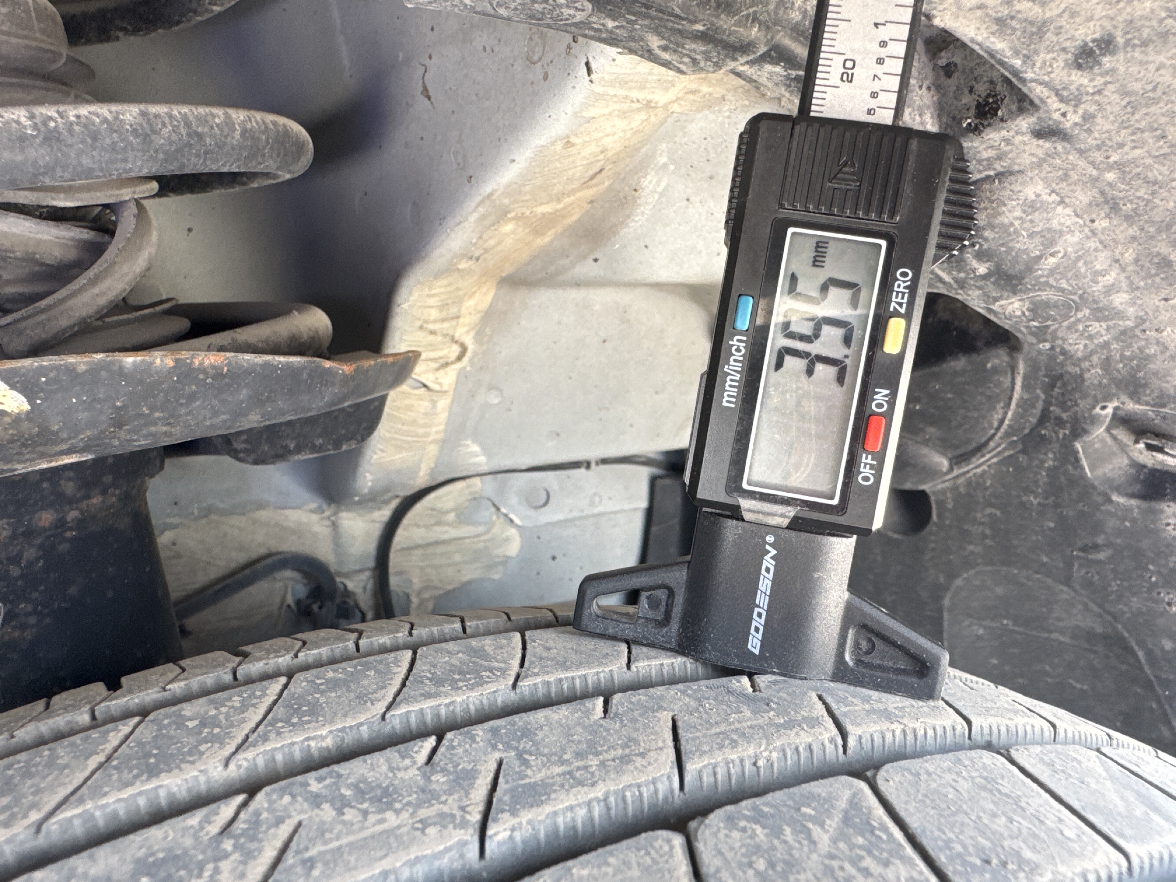 SEV-002-Nissan-Sentra-Sedans-inspection-Chassis-Right-front-tire---tread-depth-1