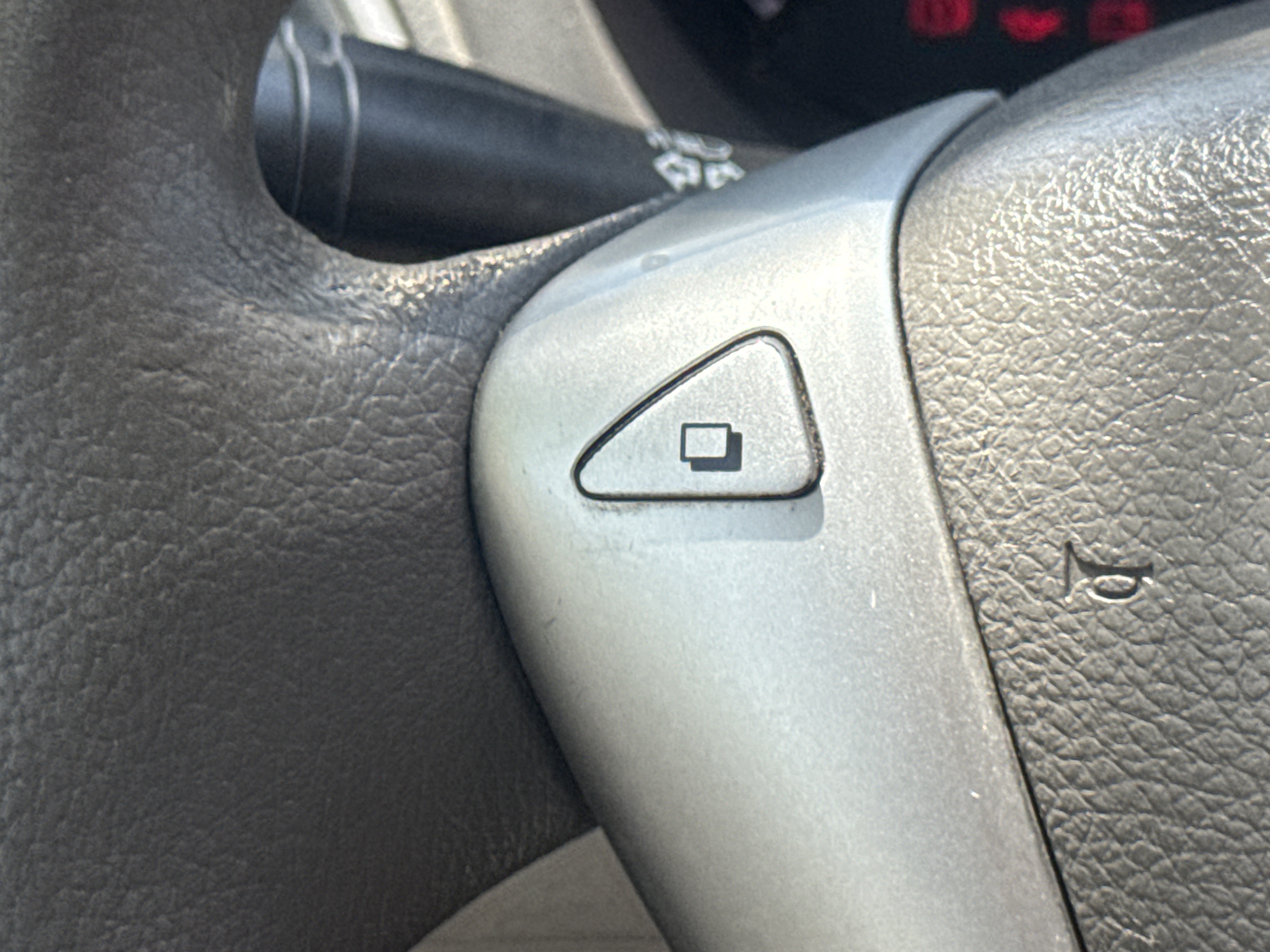 SEV-003-Nissan-Sentra-Sedans-inspection-Interior-Steering-mounted-controls-1