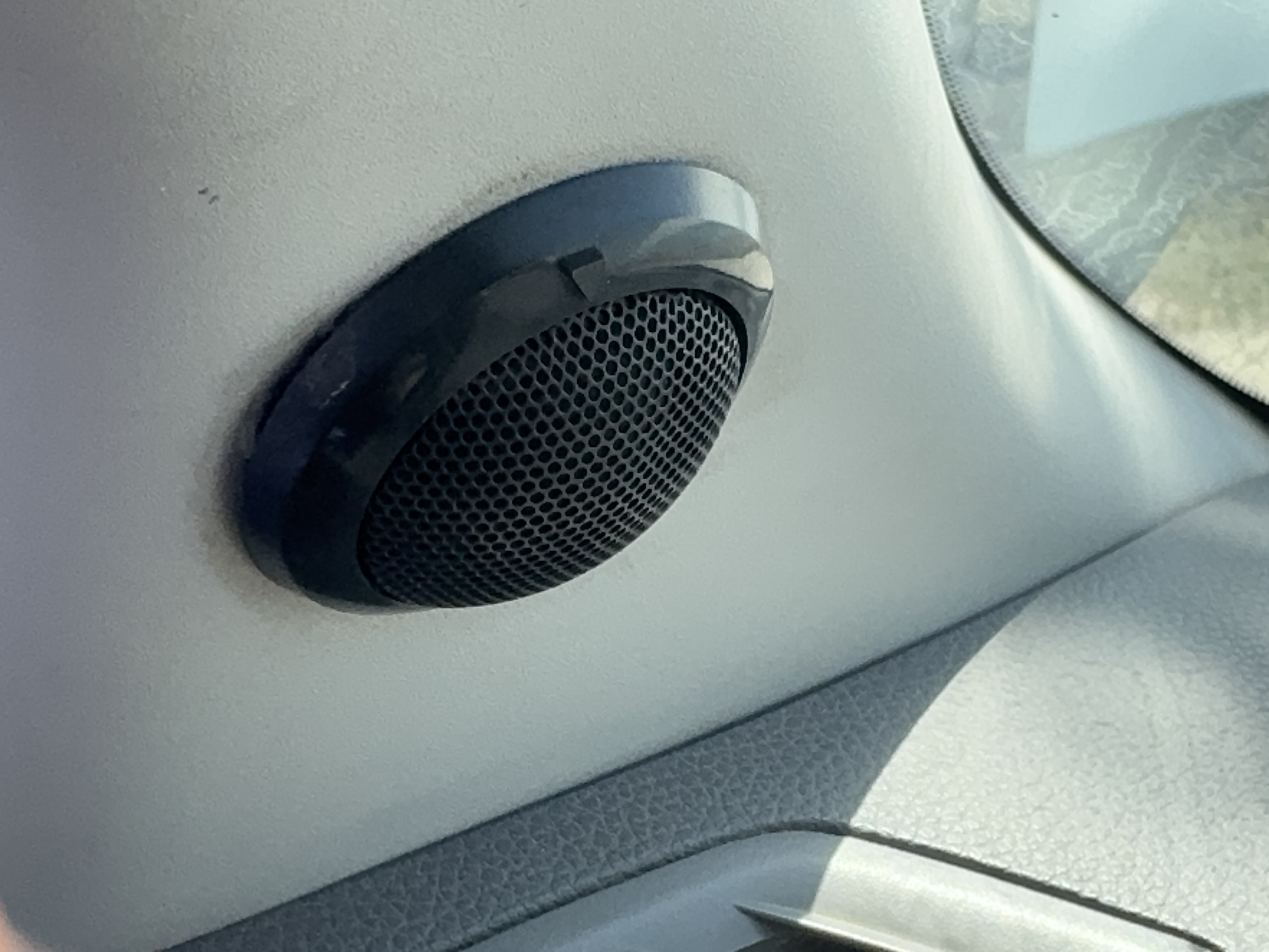 SEV-003-Nissan-Sentra-Sedans-inspection-Electronics-Radio-/-Music-system-1