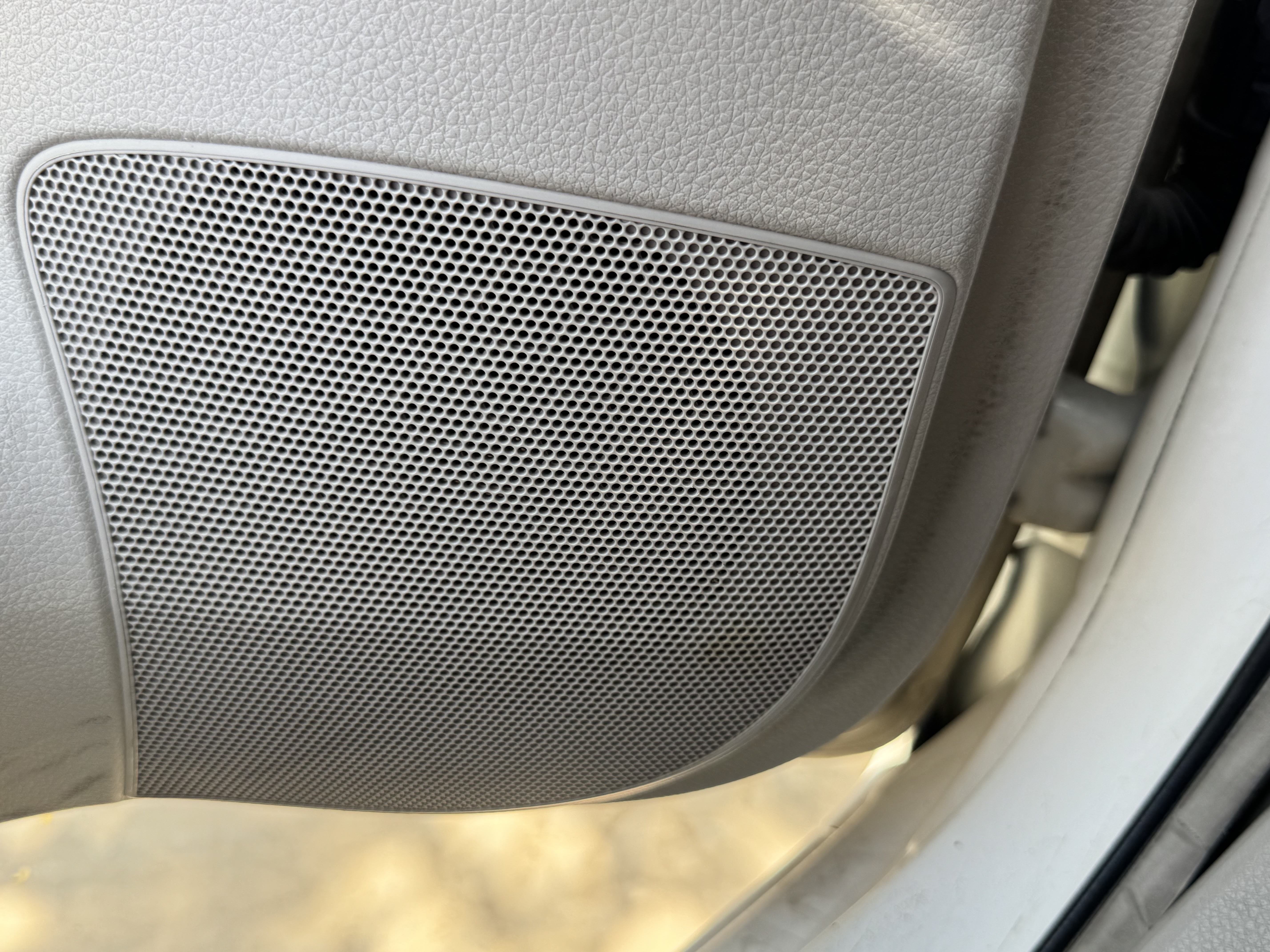 SEV-003-Nissan-Sentra-Sedans-inspection-Electronics-Radio-/-Music-system-1