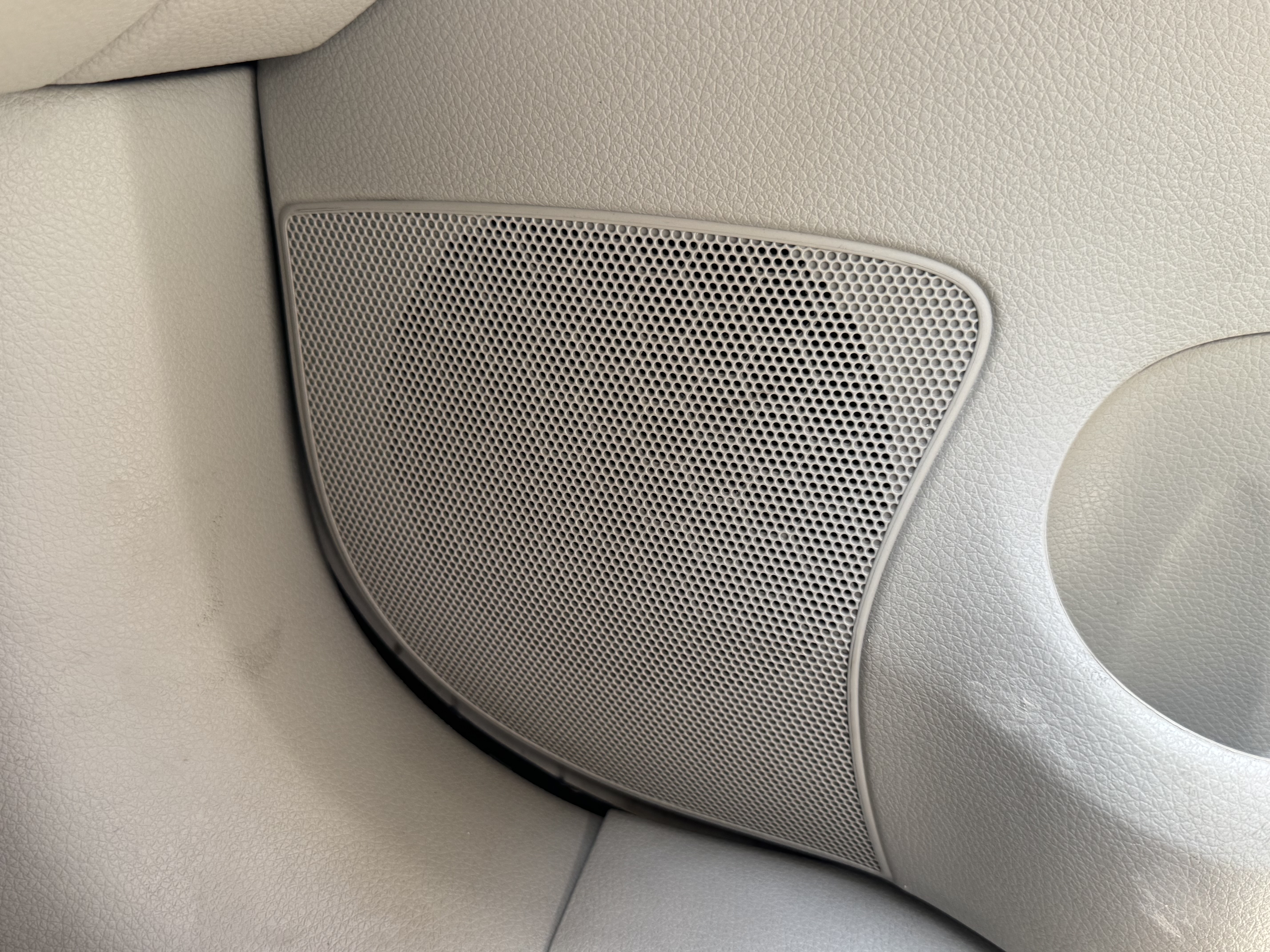 SEV-003-Nissan-Sentra-Sedans-inspection-Electronics-Radio-/-Music-system-1