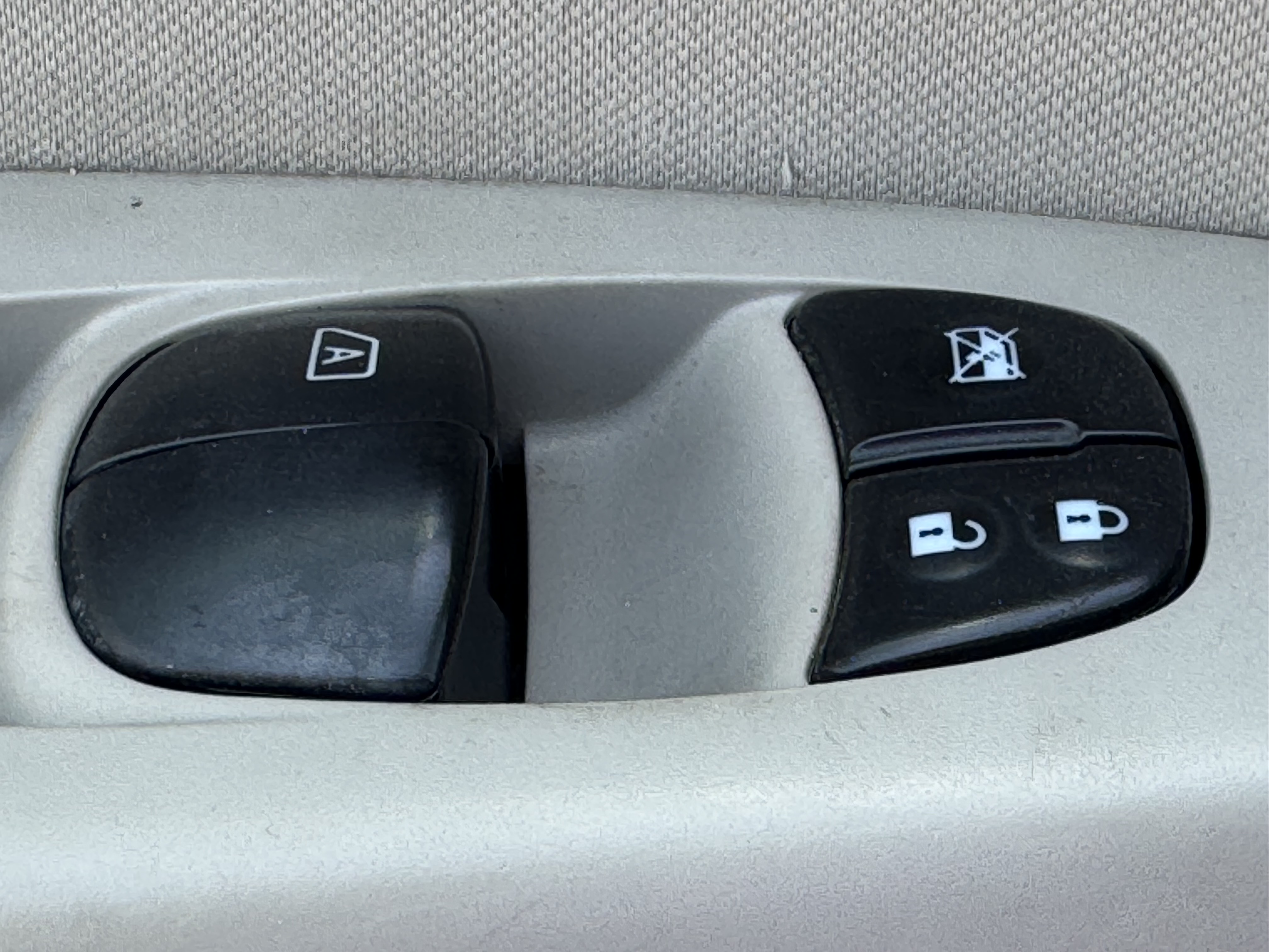 SEV-003-Nissan-Sentra-Sedans-inspection-Electronics-Power-/-Manual-windows-1