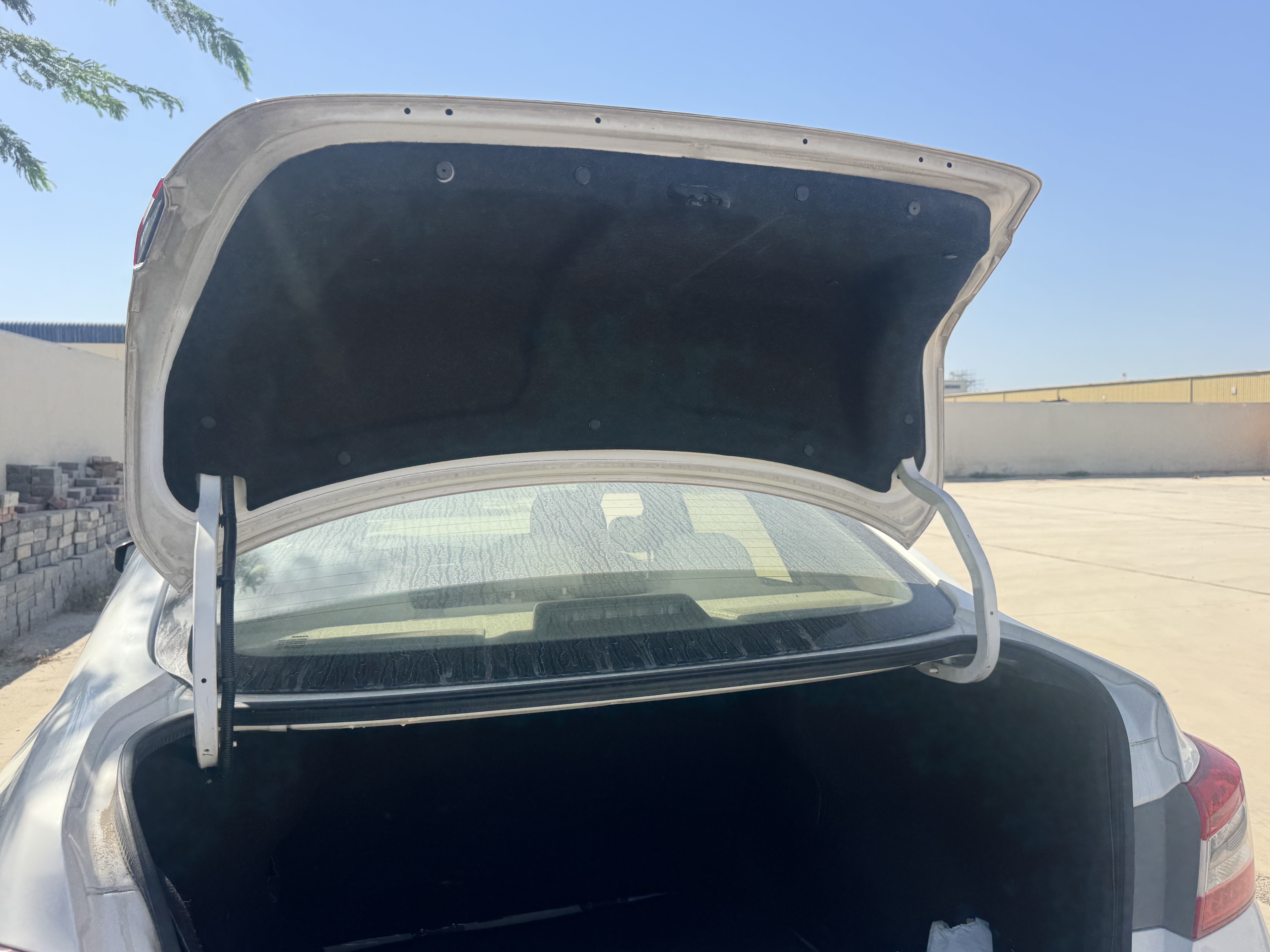 SEV-003-Nissan-Sentra-Sedans-inspection-Exterior-Boot-door-1