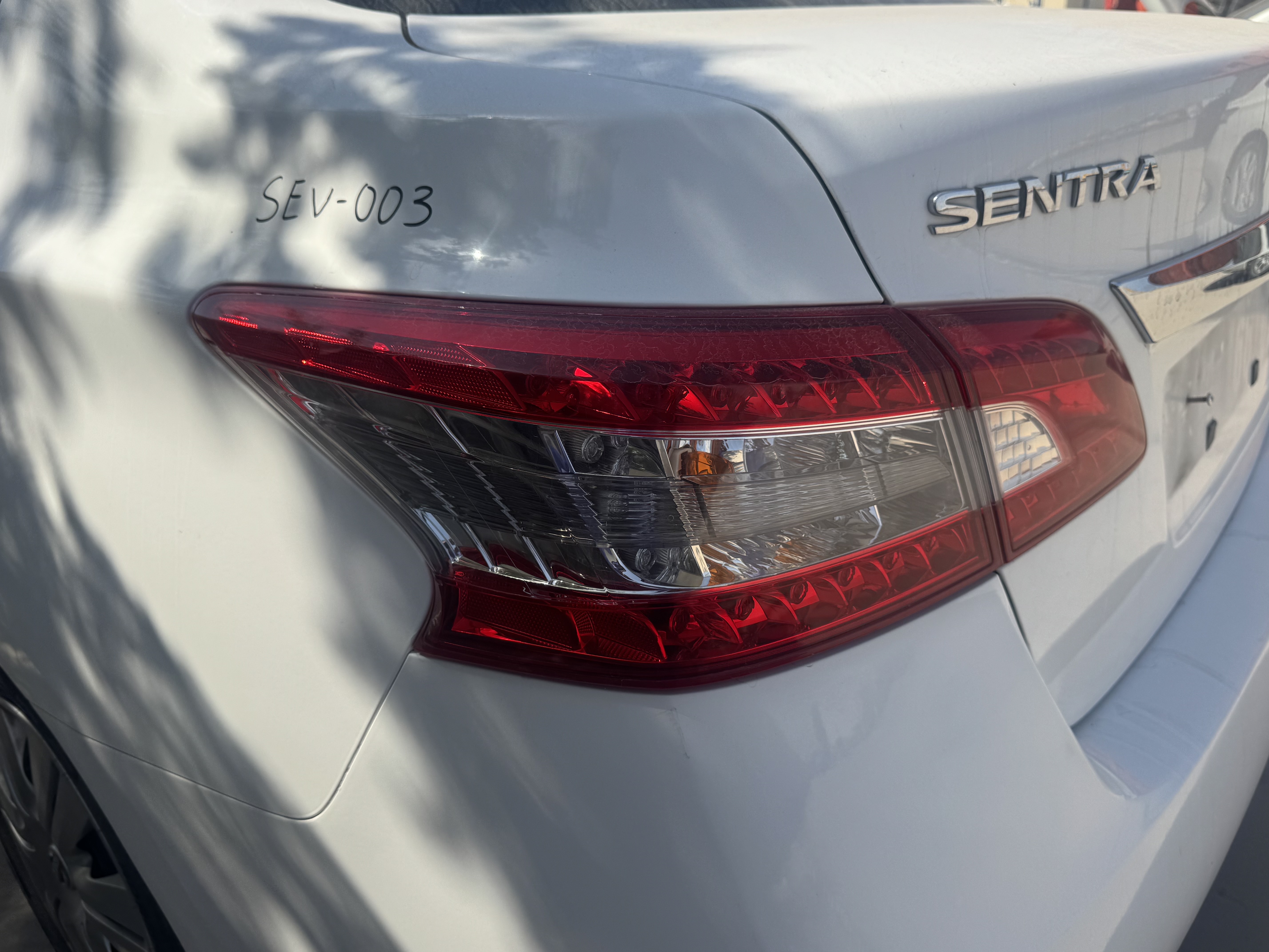SEV-003-Nissan-Sentra-Sedans-inspection-Electronics-Tail-lamp-1