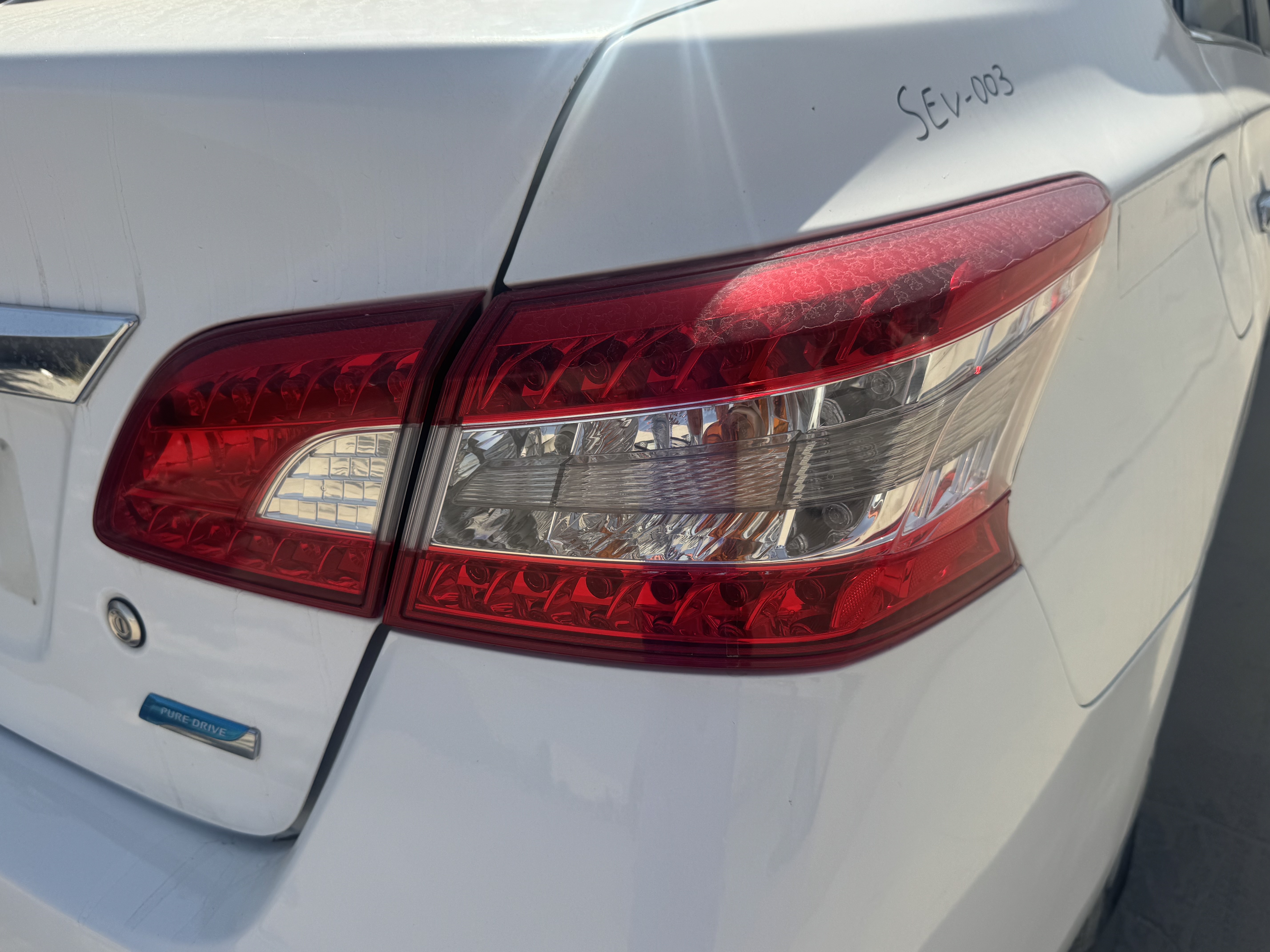 SEV-003-Nissan-Sentra-Sedans-inspection-Electronics-Tail-lamp-1