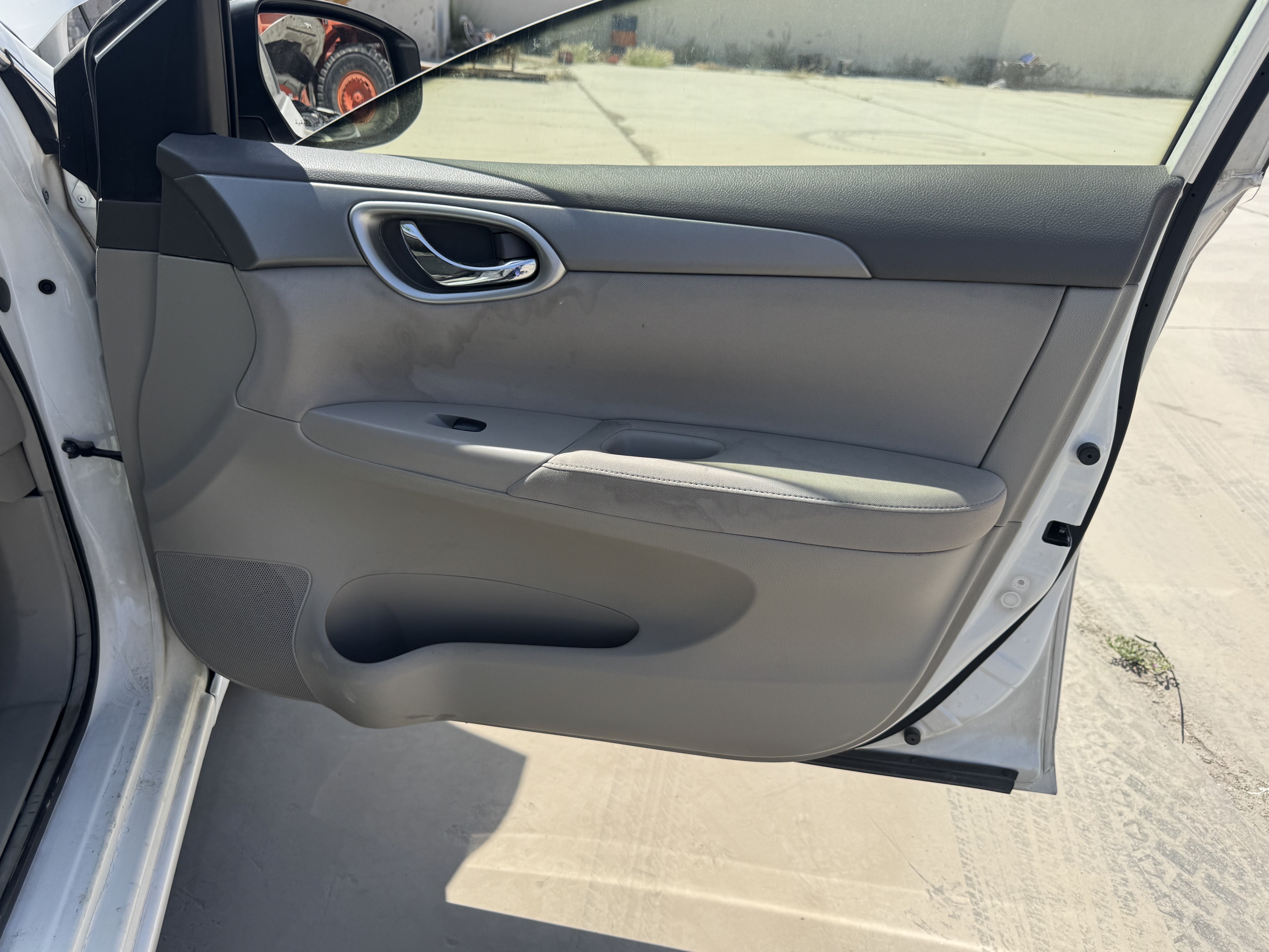 SEV-003-Nissan-Sentra-Sedans-inspection-Interior-Door-trims-1