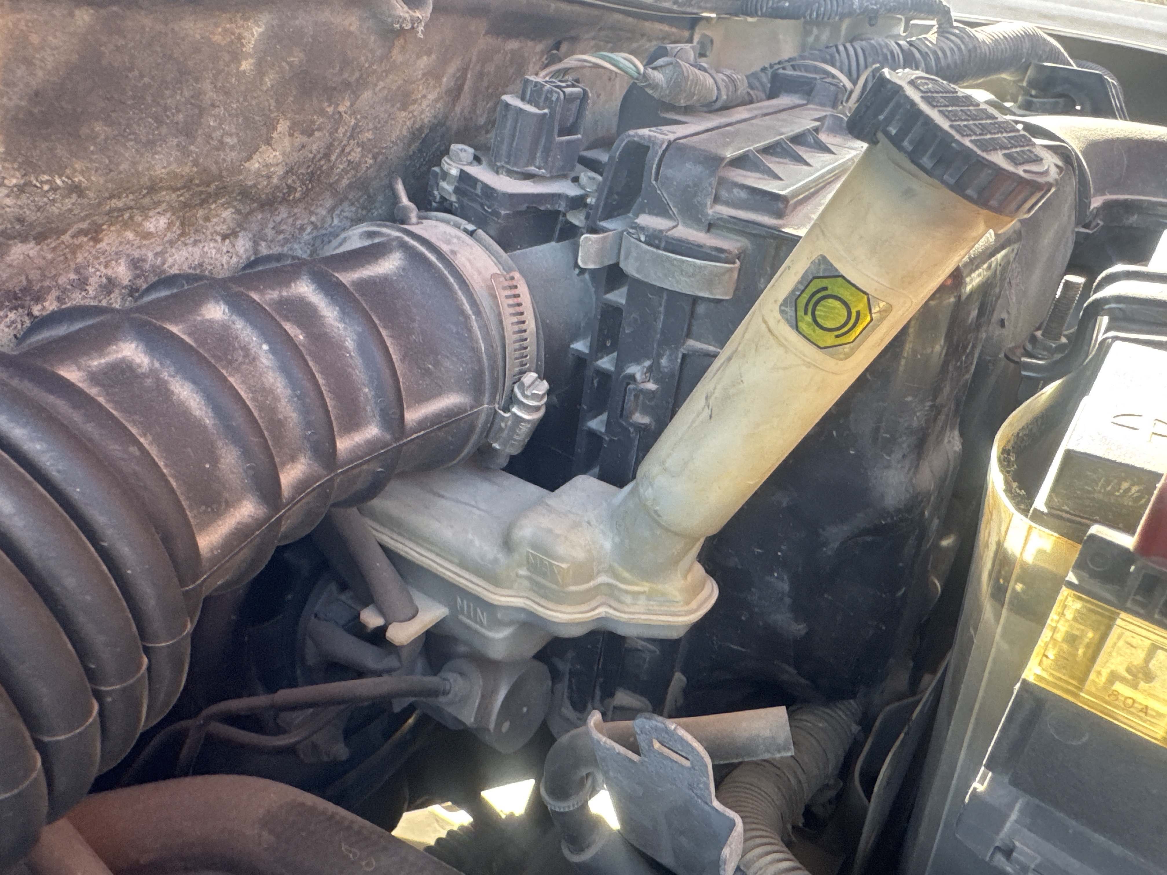 SEV-003-Nissan-Sentra-Sedans-inspection-Engine-Brake-fuid-1