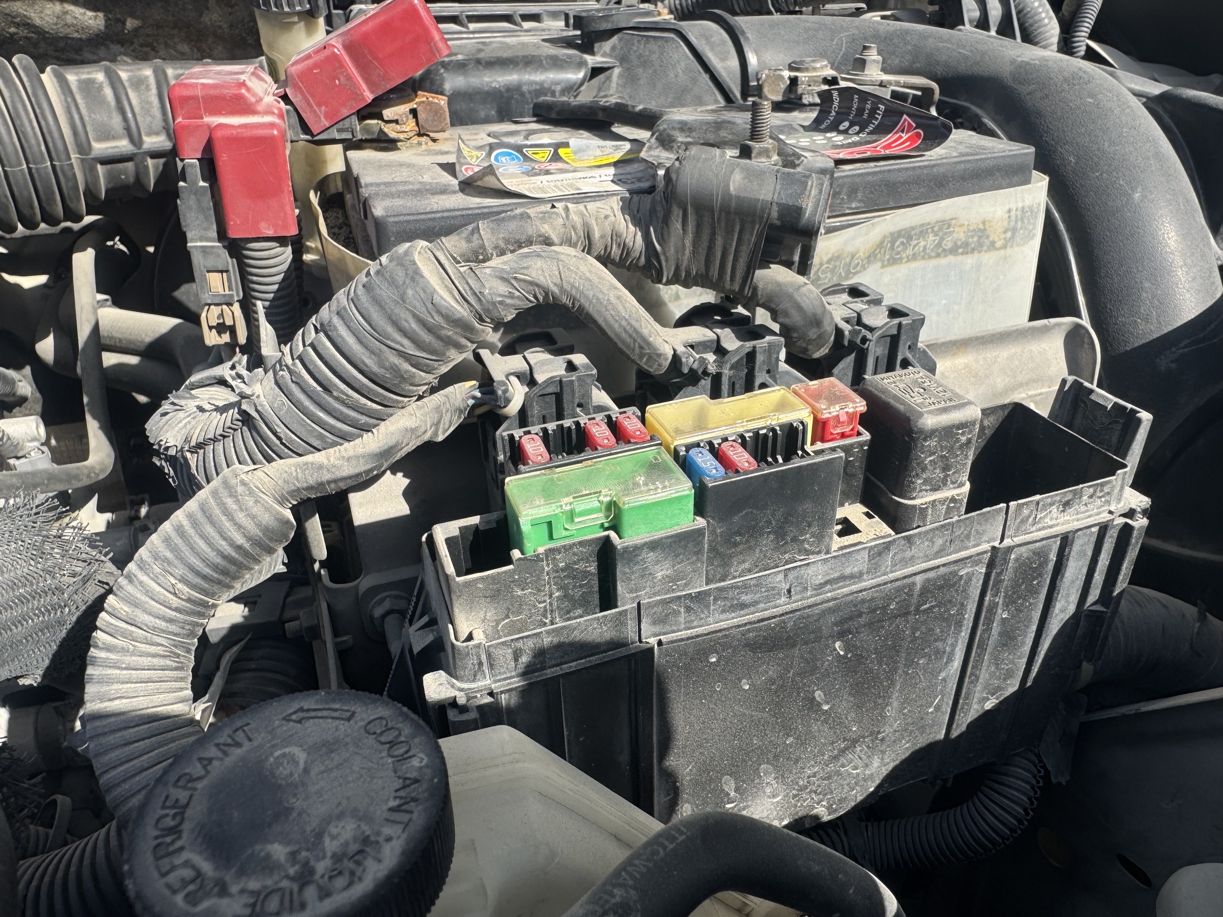 SEV-003-Nissan-Sentra-Sedans-inspection-Engine-Fuse-box-1