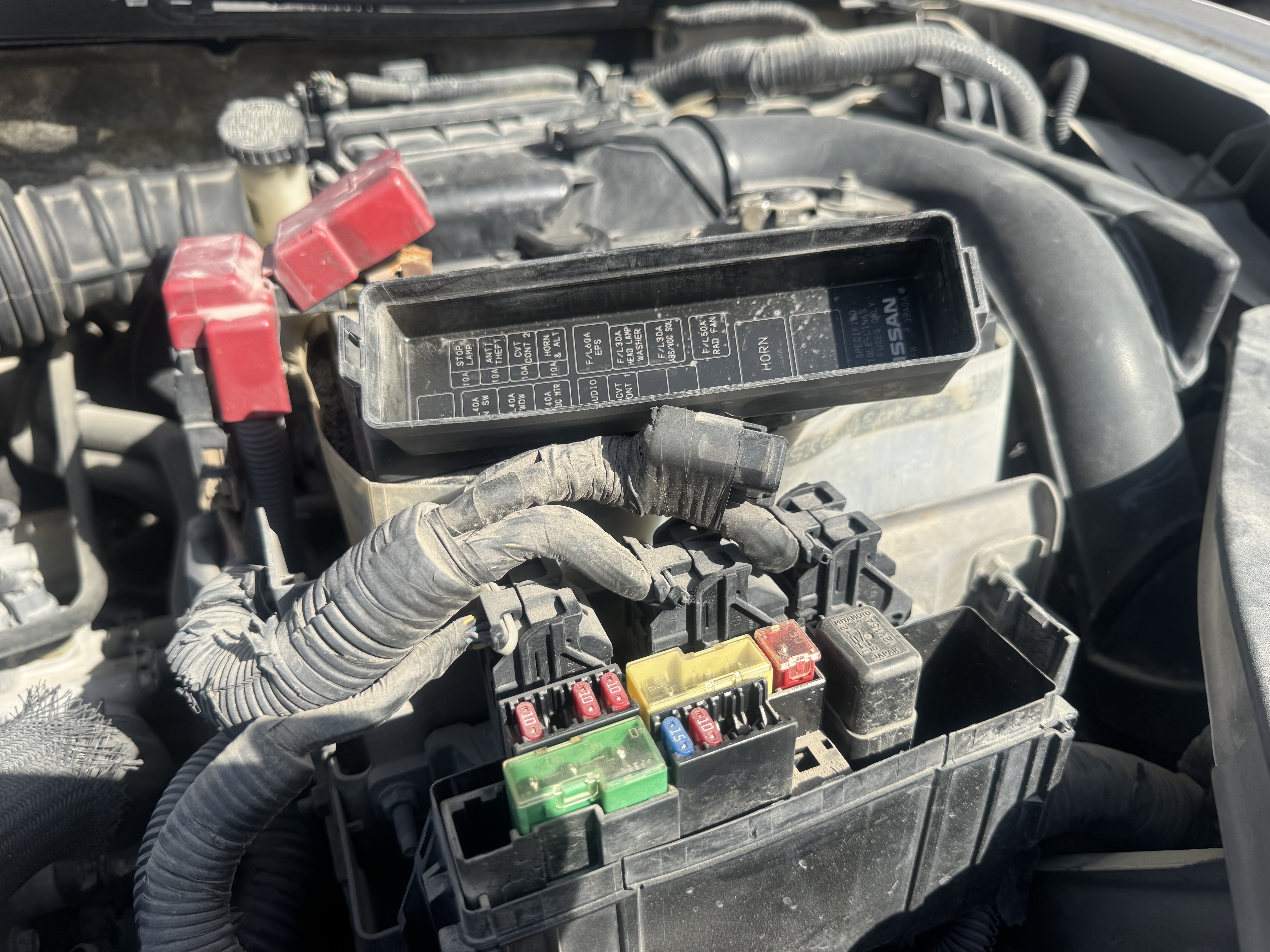 SEV-003-Nissan-Sentra-Sedans-inspection-Engine-Fuse-box-1