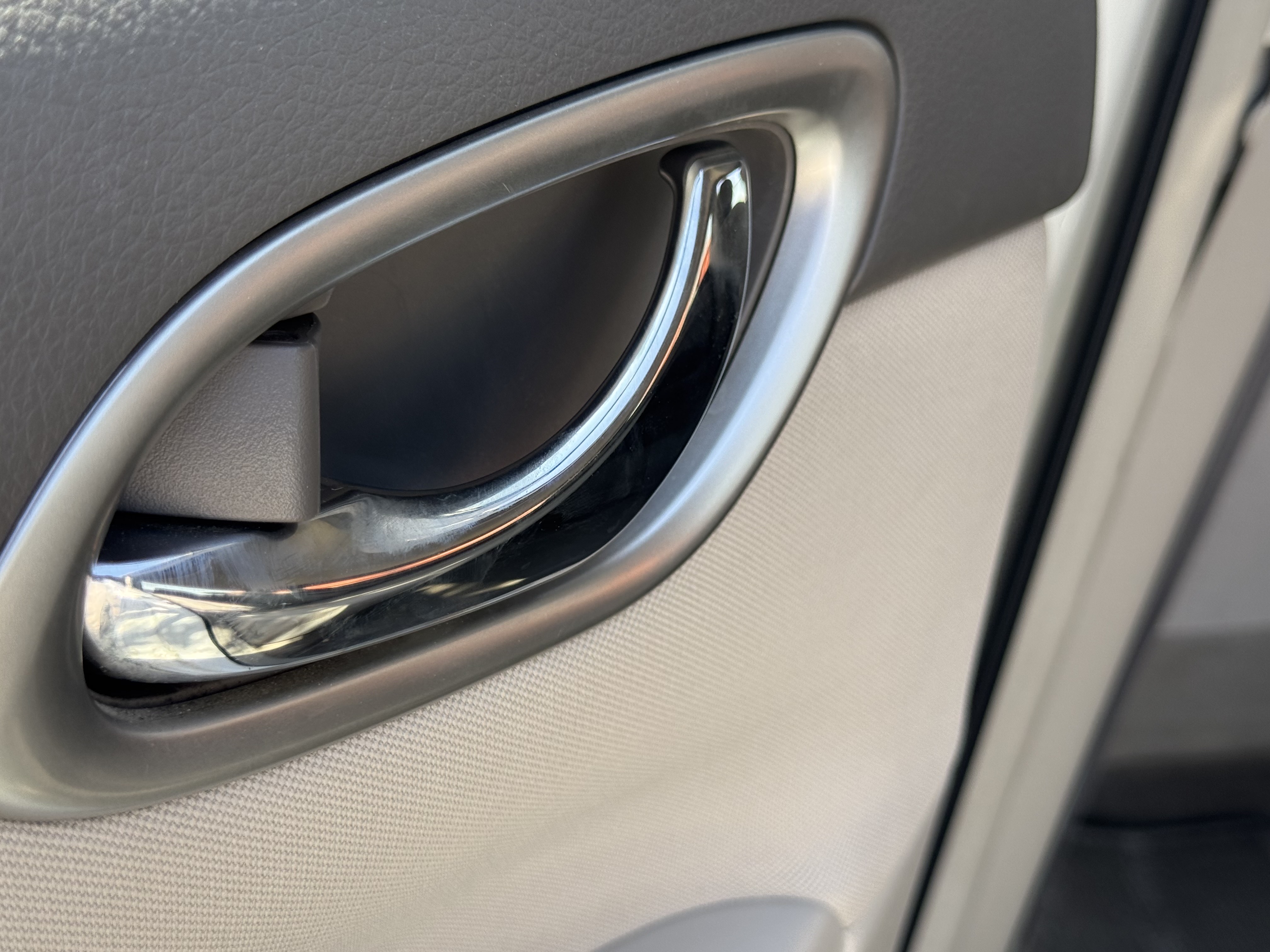 SEV-003-Nissan-Sentra-Sedans-inspection-Interior-Door-handles-1
