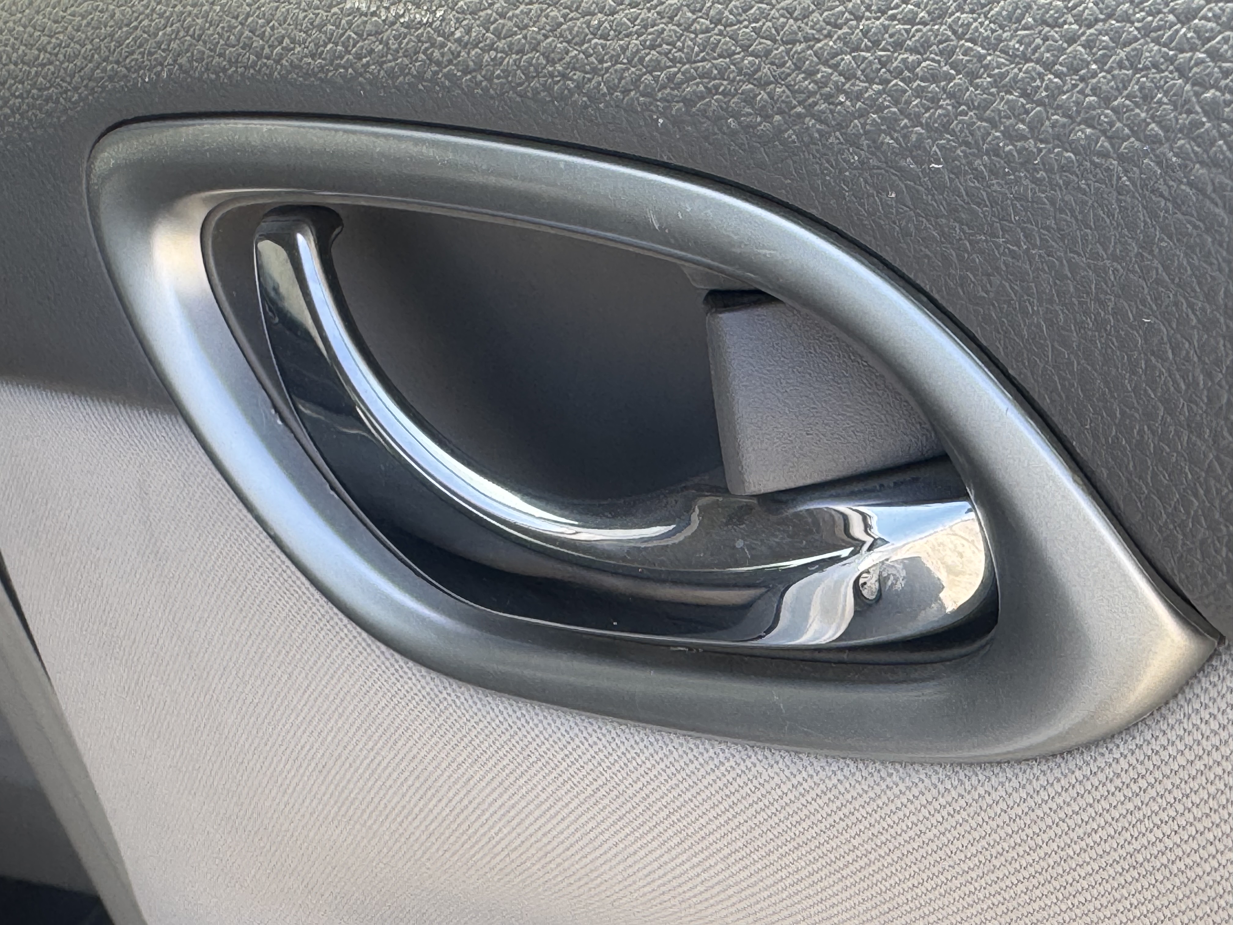 SEV-003-Nissan-Sentra-Sedans-inspection-Interior-Door-handles-1