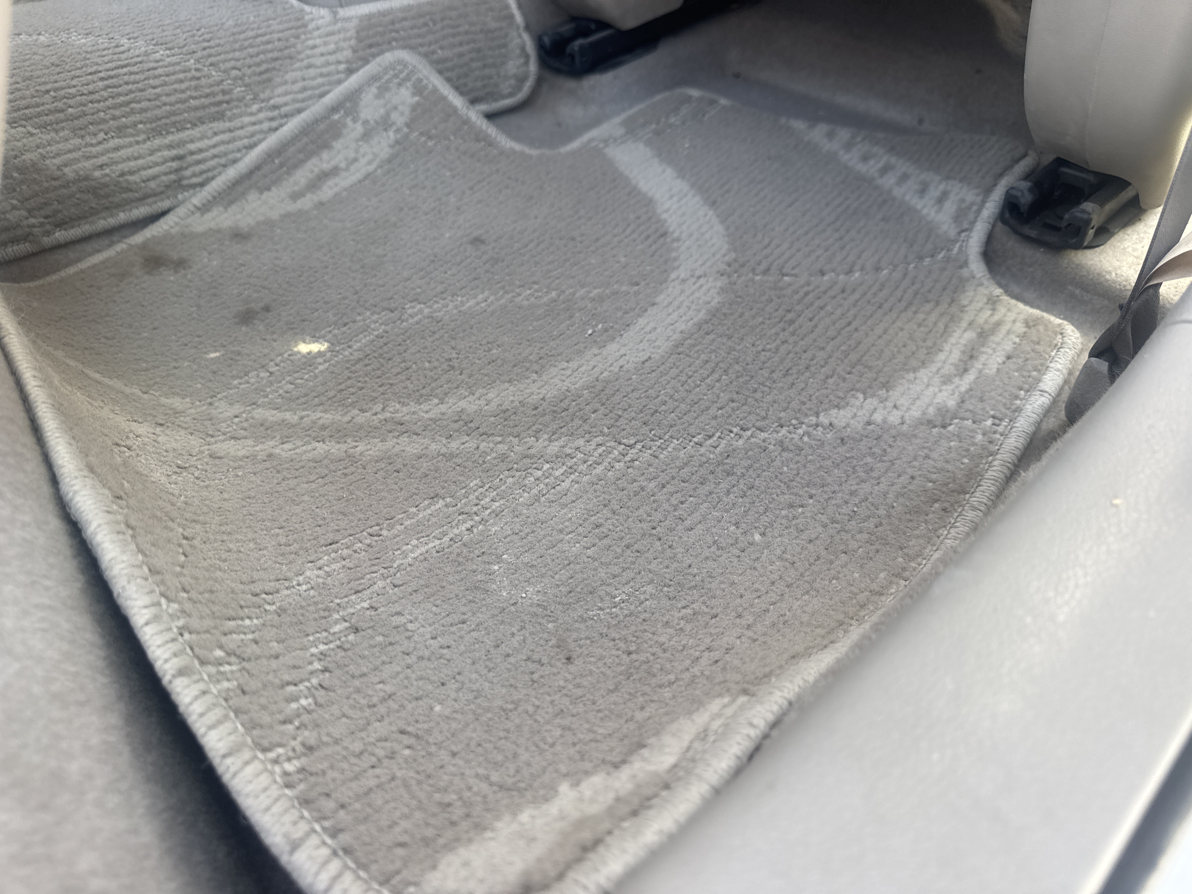 SEV-003-Nissan-Sentra-Sedans-inspection-Interior-Floor-mats-1
