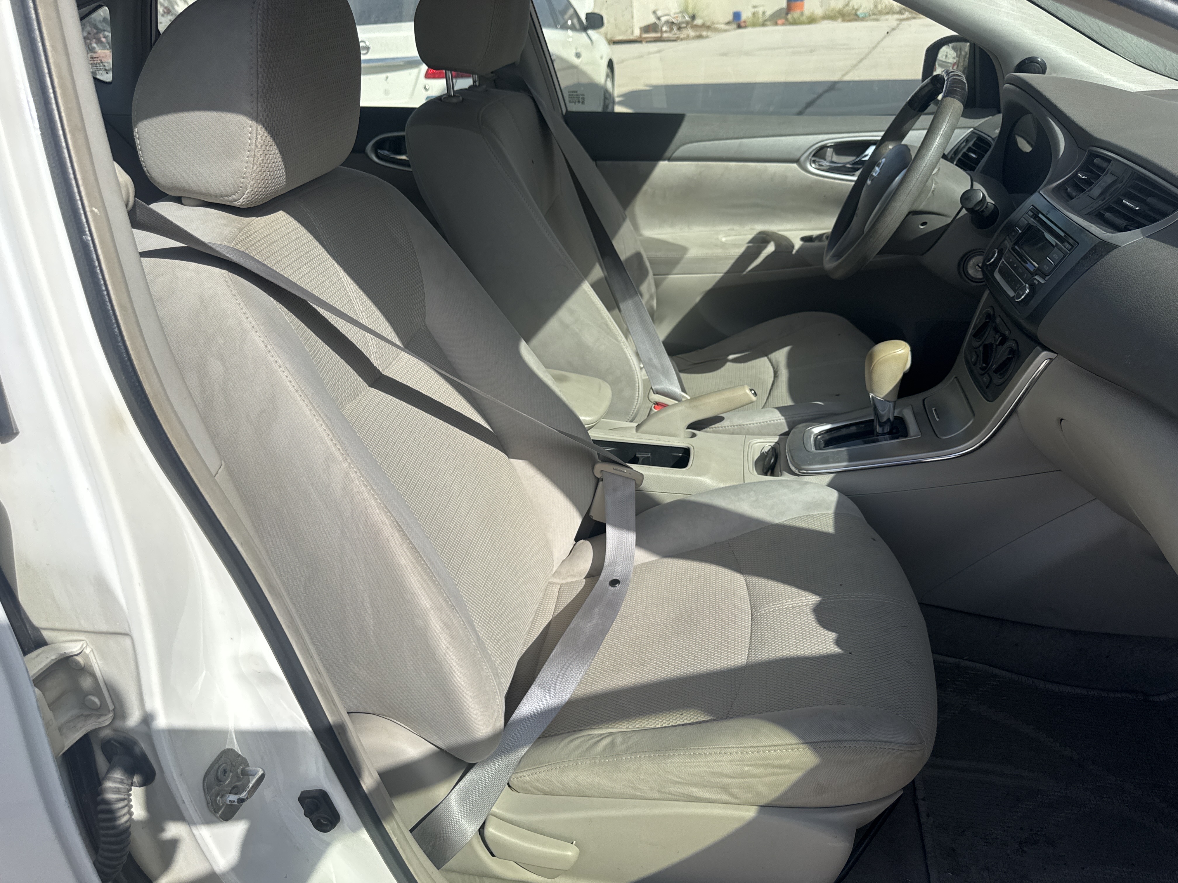 SEV-003-Nissan-Sentra-Sedans-inspection-Interior-Seat-belts-1