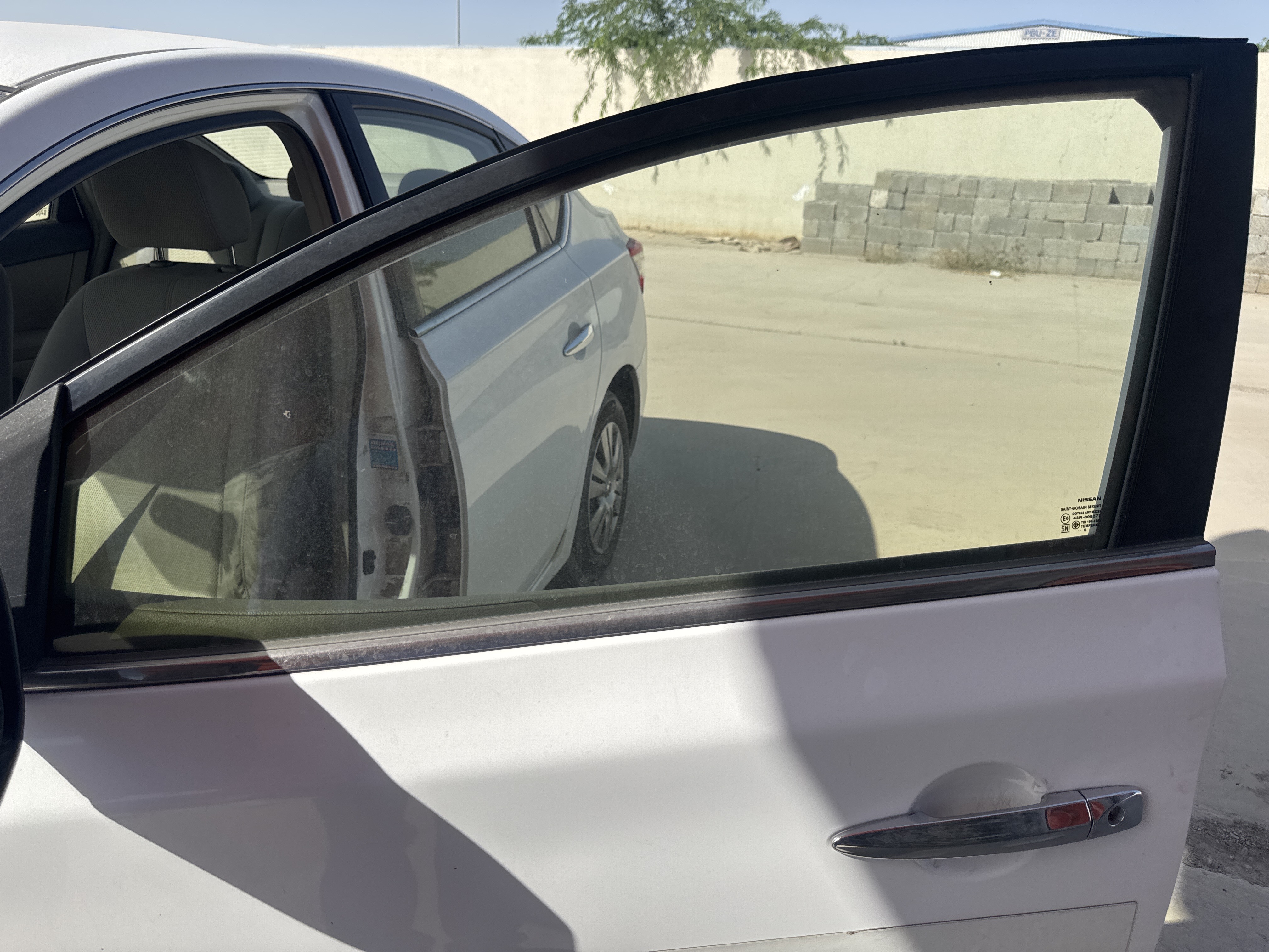 SEV-003-Nissan-Sentra-Sedans-inspection-Exterior-Front-left-door-glass-1