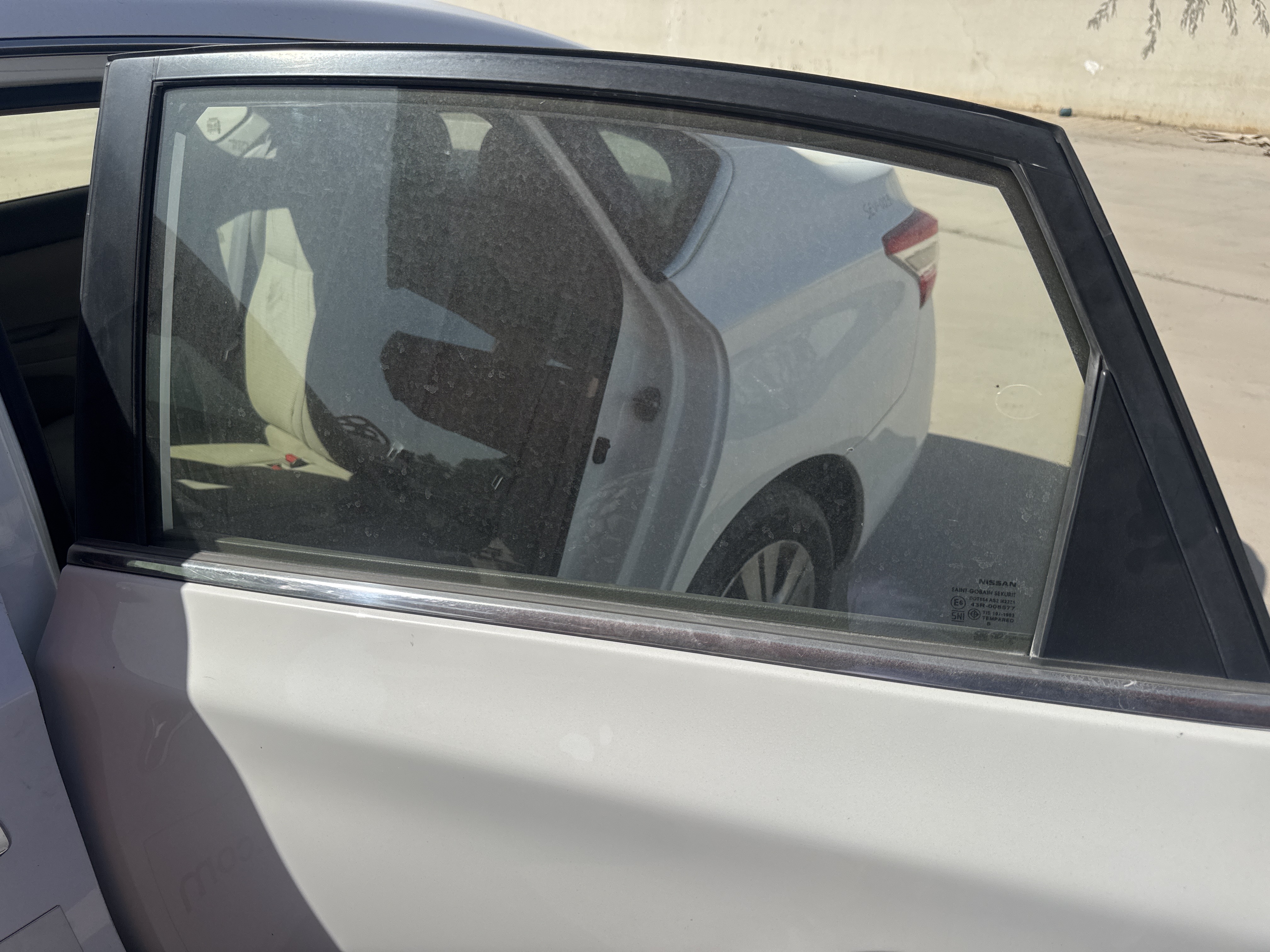 SEV-003-Nissan-Sentra-Sedans-inspection-Exterior-Rear-left-door-glass-1