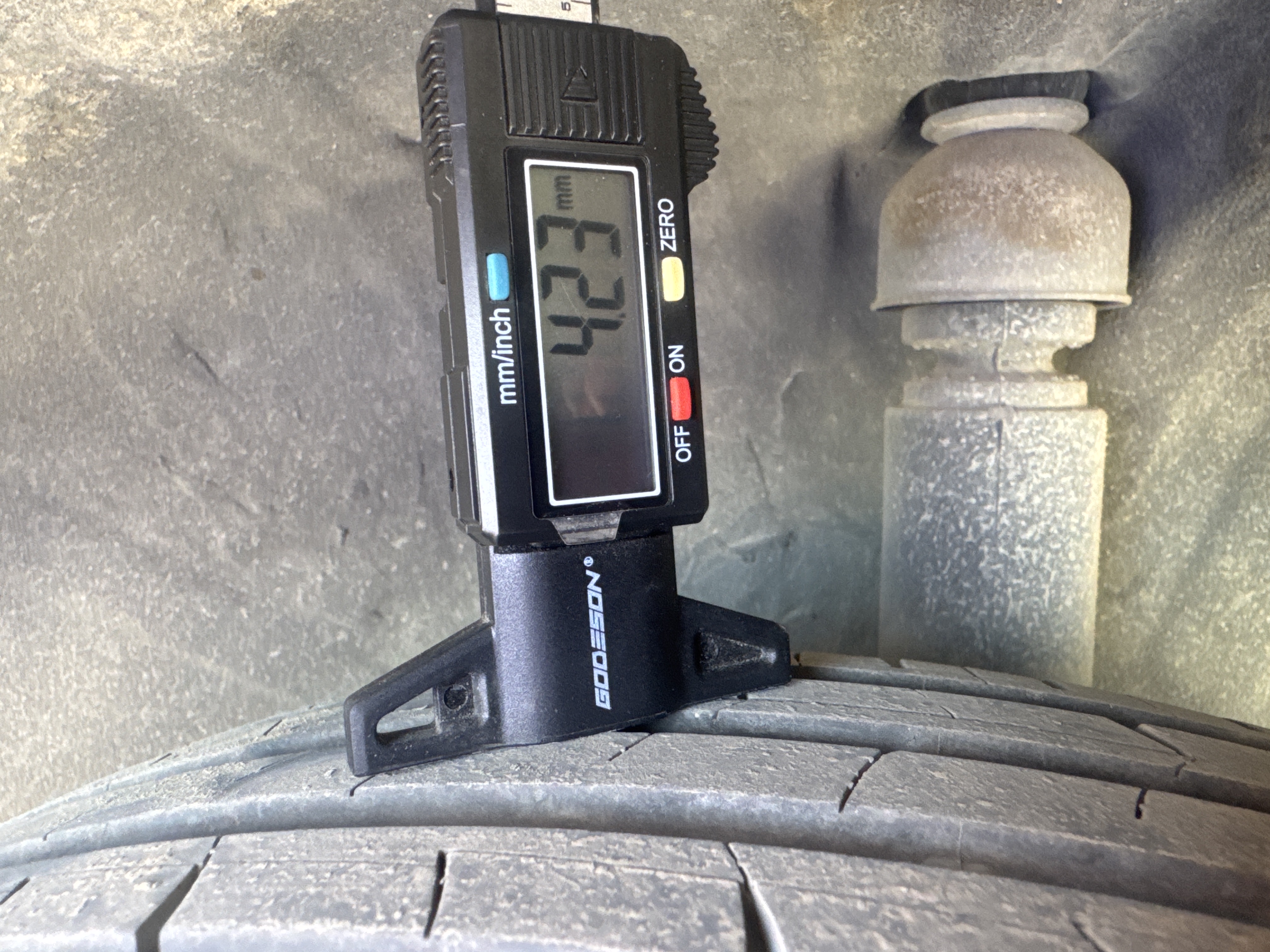 SEV-003-Nissan-Sentra-Sedans-inspection-Chassis-Left-rear-tire---tread-depth-1