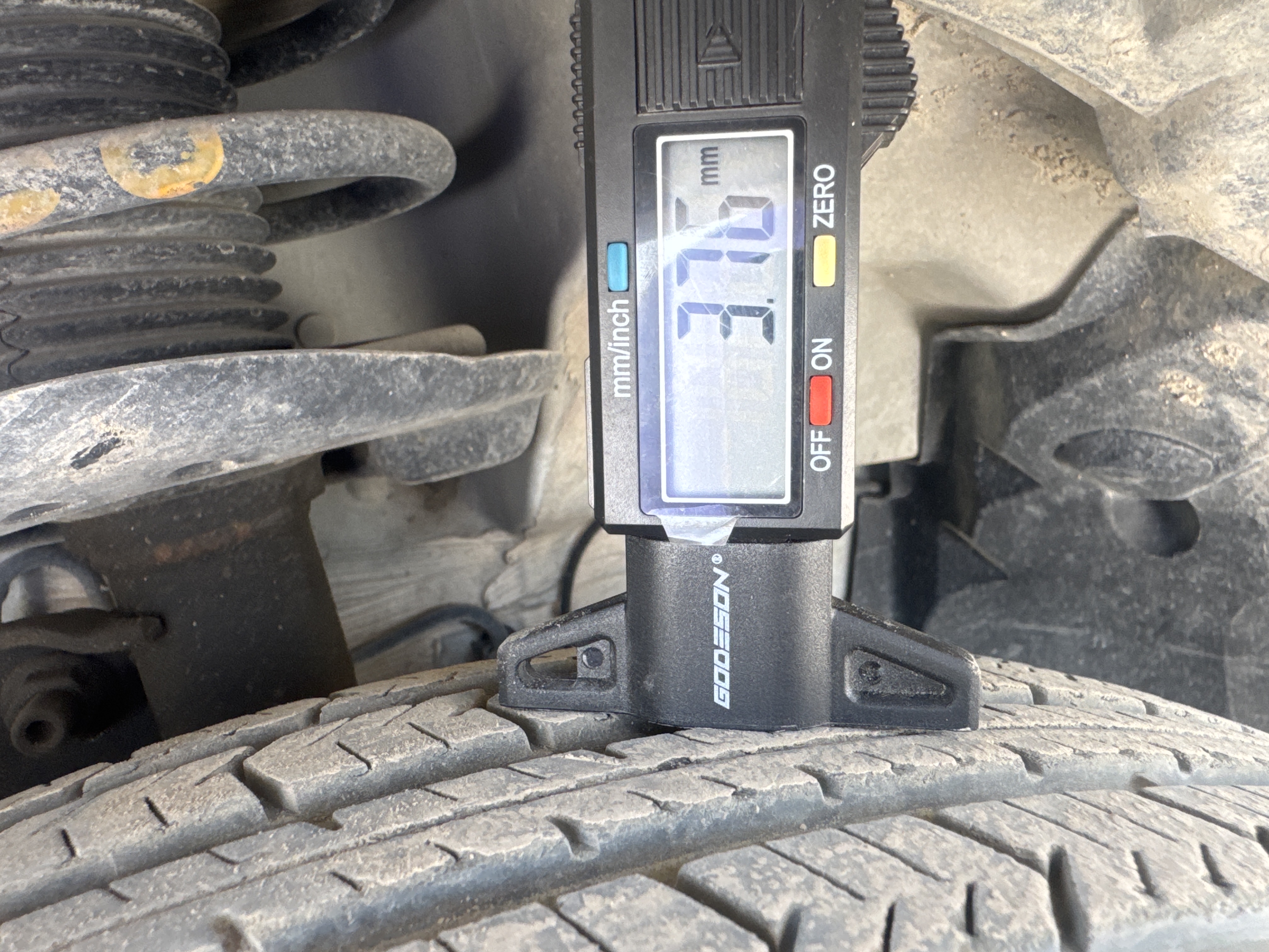 SEV-003-Nissan-Sentra-Sedans-inspection-Chassis-Right-front-tire---tread-depth-1