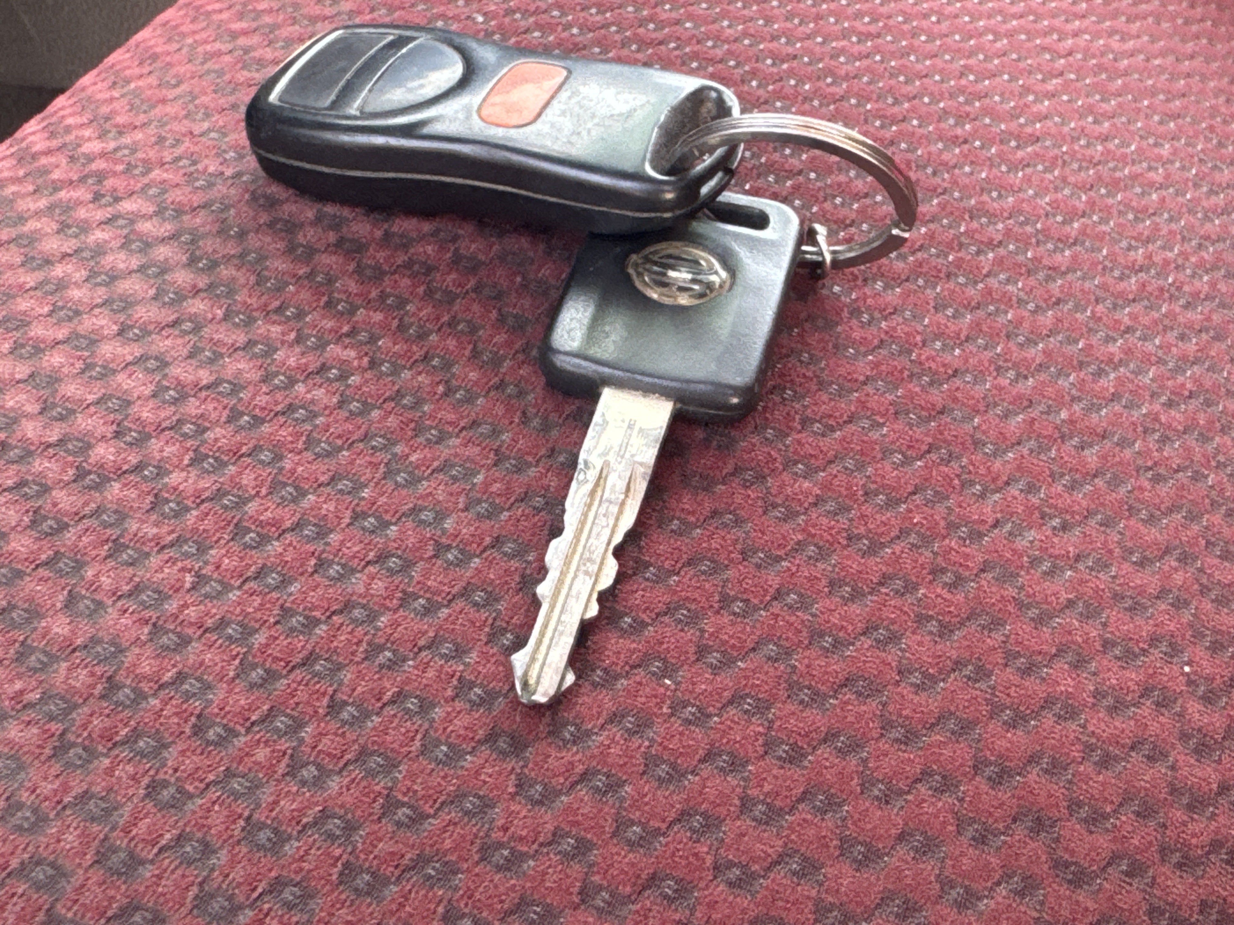 PUV-001-Nissan-Navara-4WD-Pickups-inspection-General-Number-of-keys-1