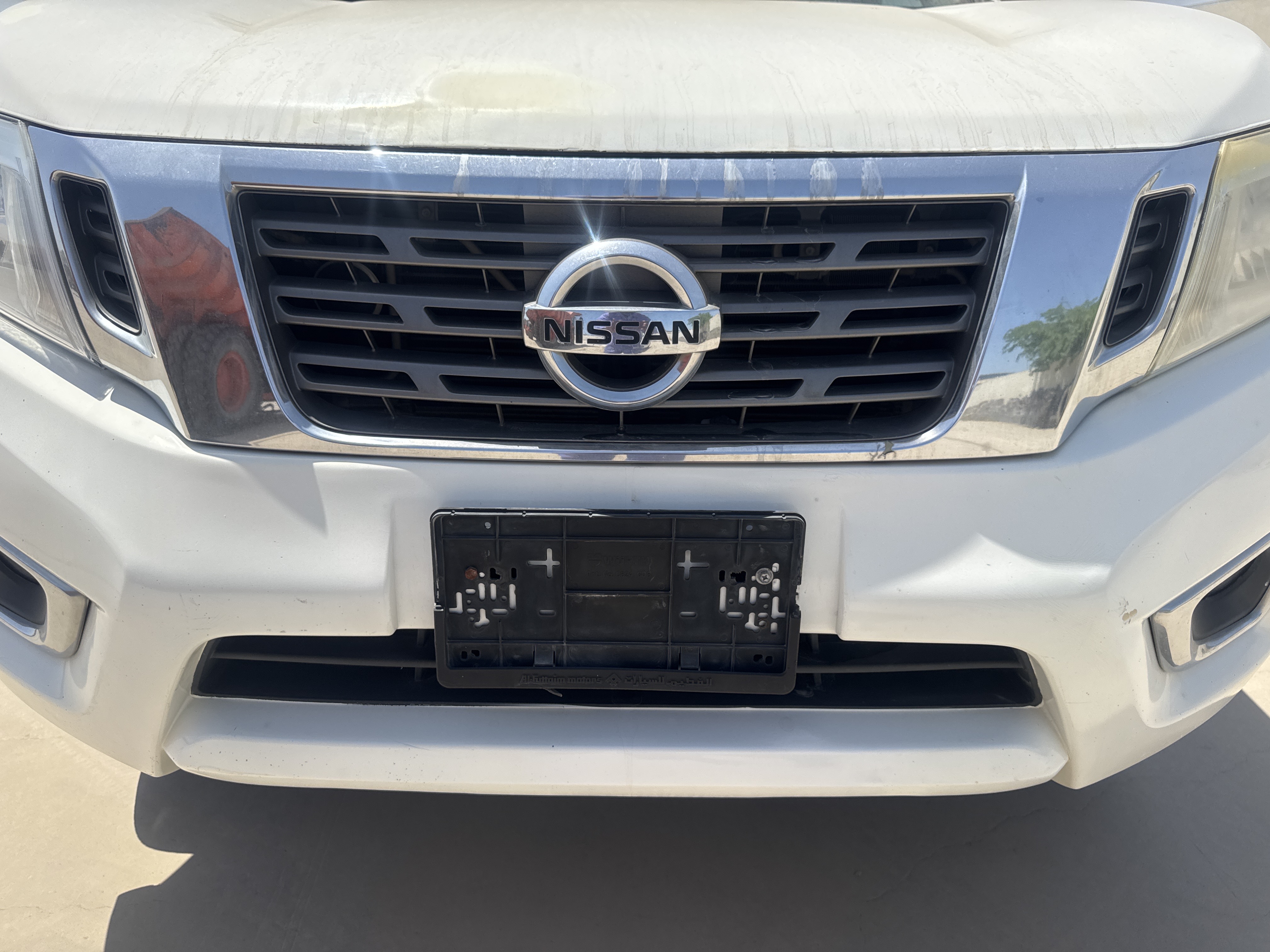 PUV-001-Nissan-Navara-4WD-Pickups-inspection-Exterior-Front-grille-and-bumper-1
