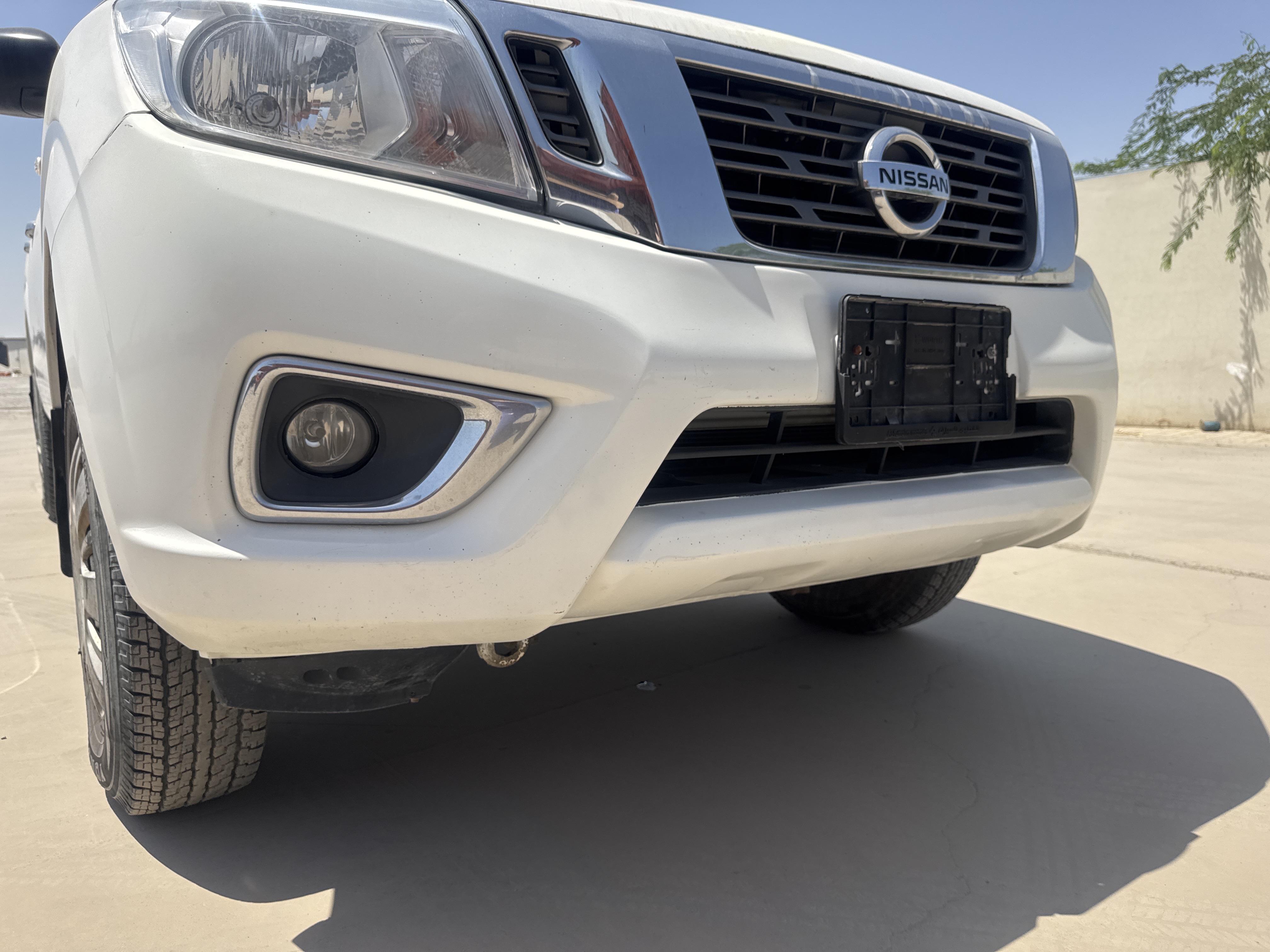 PUV-001-Nissan-Navara-4WD-Pickups-inspection-Exterior-Front-grille-and-bumper-1