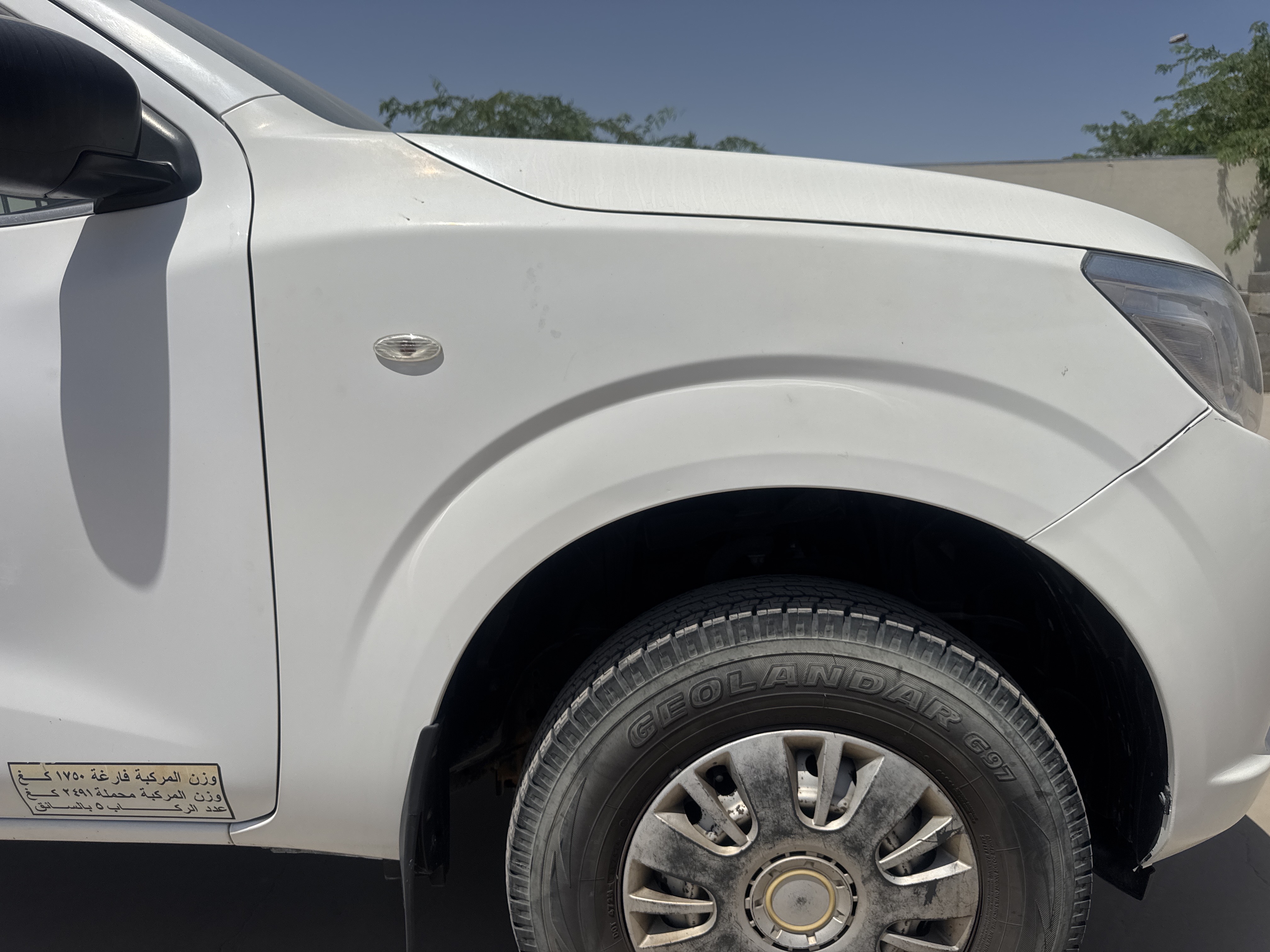 PUV-001-Nissan-Navara-4WD-Pickups-inspection-Exterior-Front-right-fender-1