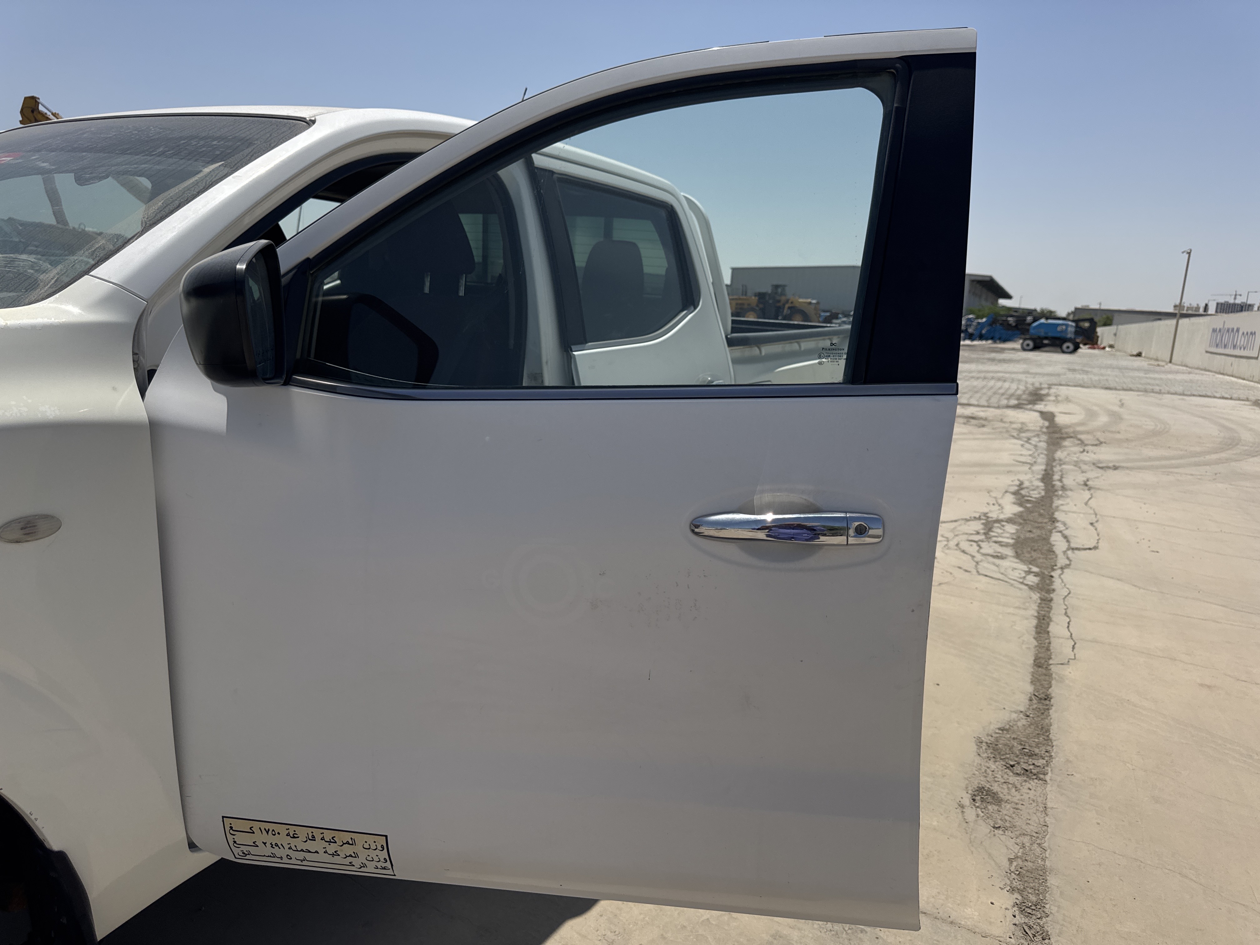 PUV-001-Nissan-Navara-4WD-Pickups-inspection-Exterior-Front-left-door-1