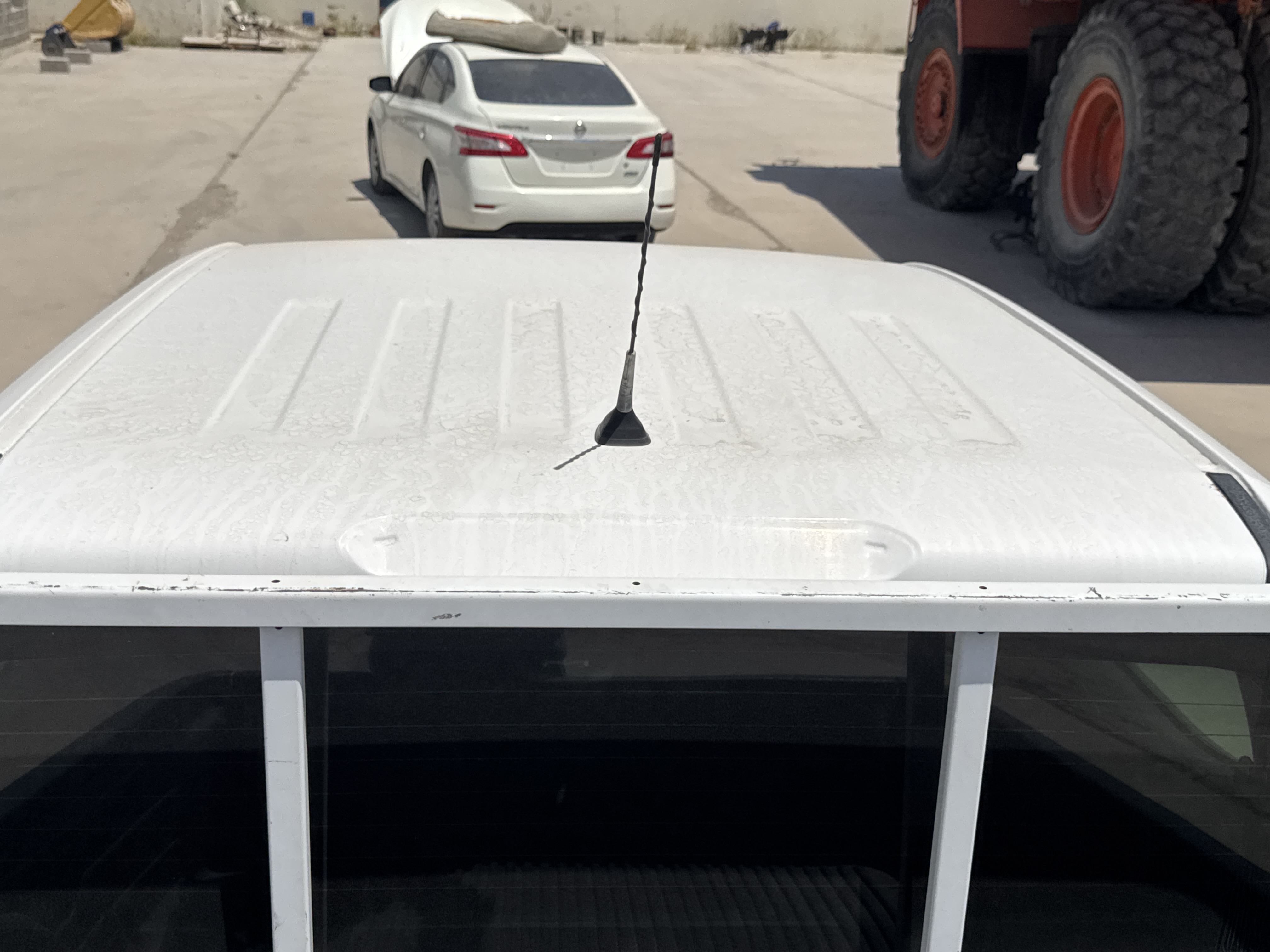 PUV-001-Nissan-Navara-4WD-Pickups-inspection-Exterior-Roof-panel-1