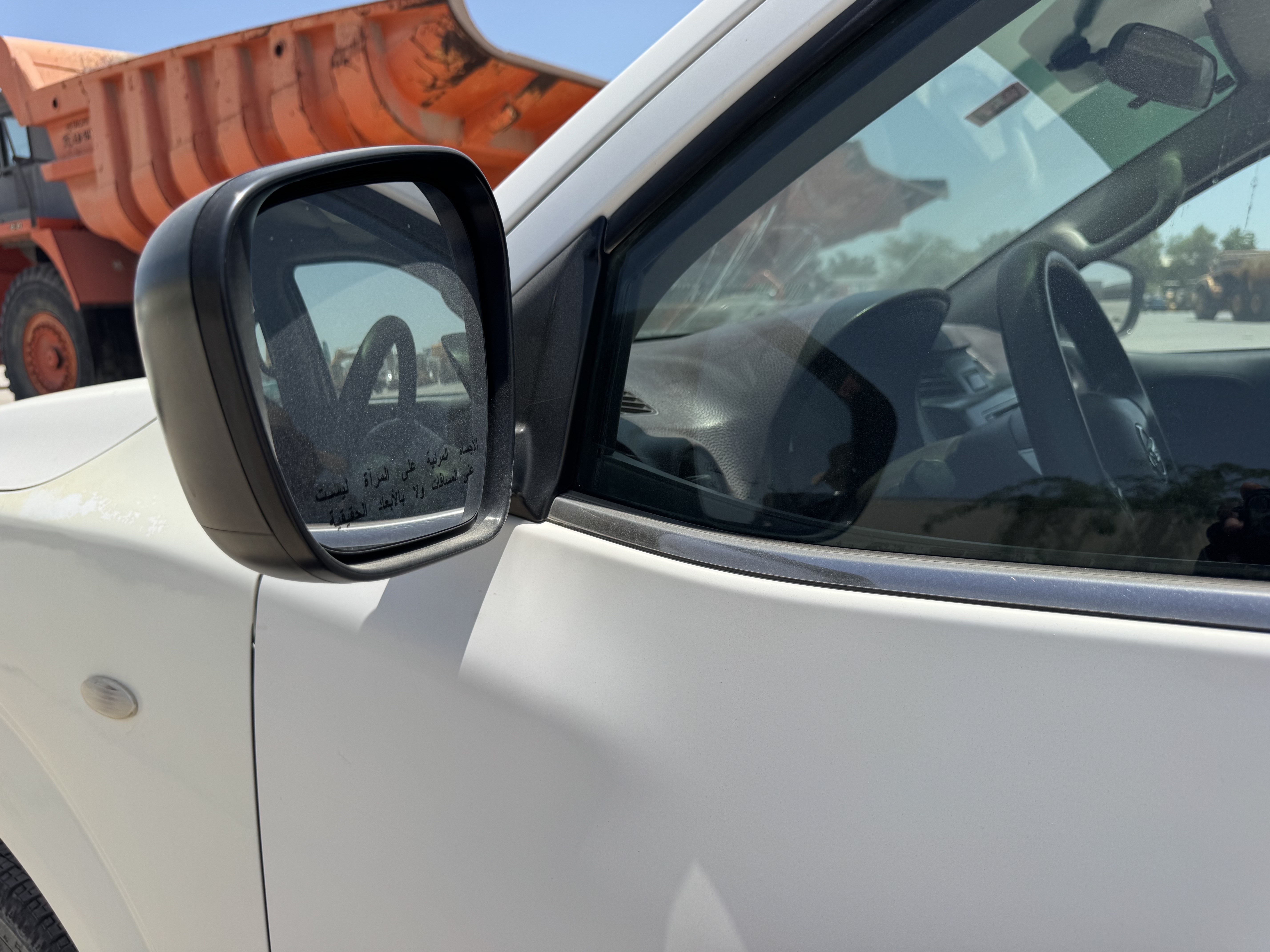 PUV-001-Nissan-Navara-4WD-Pickups-inspection-Exterior-Left-side-mirror-1