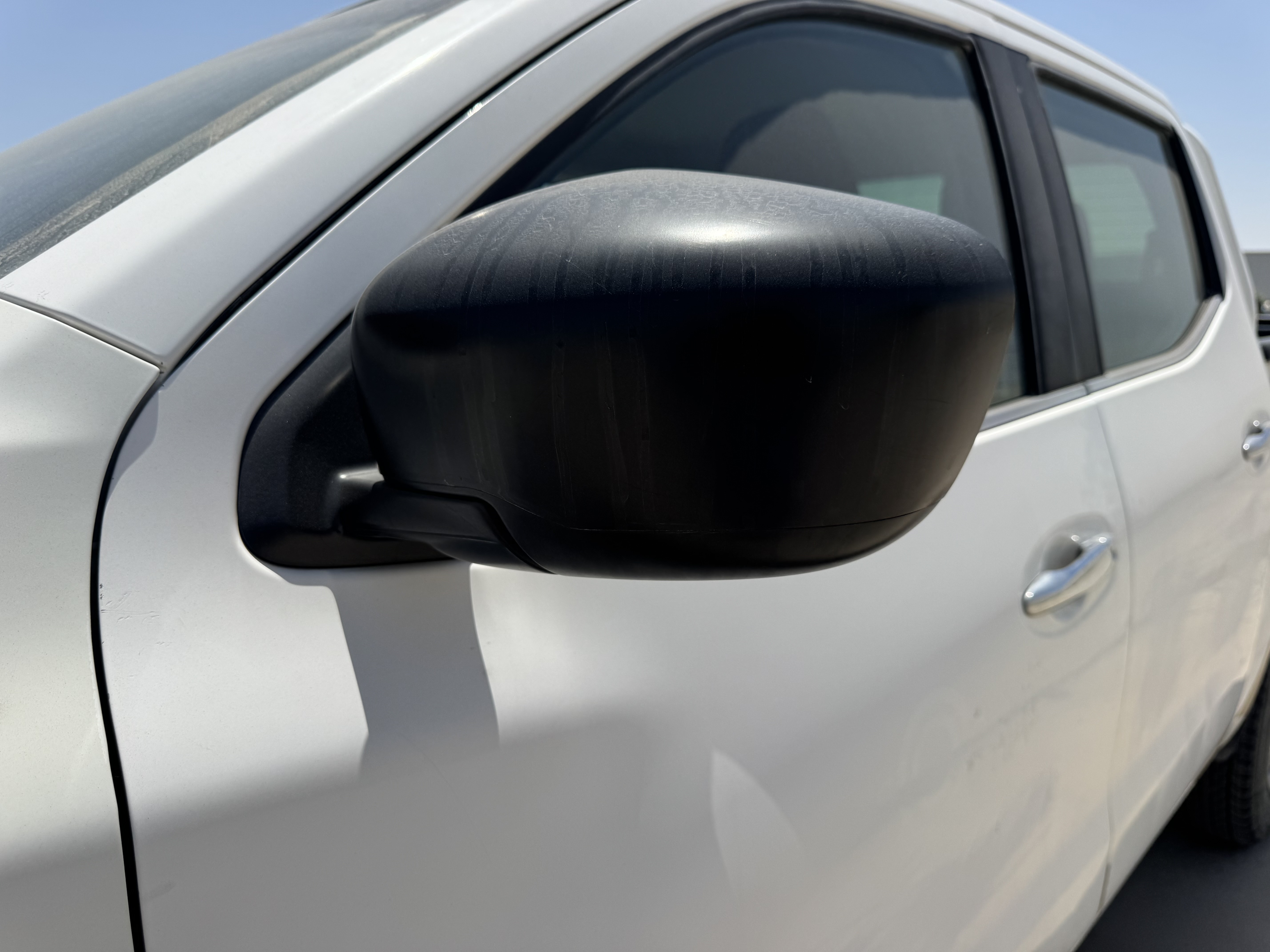 PUV-001-Nissan-Navara-4WD-Pickups-inspection-Exterior-Left-side-mirror-1
